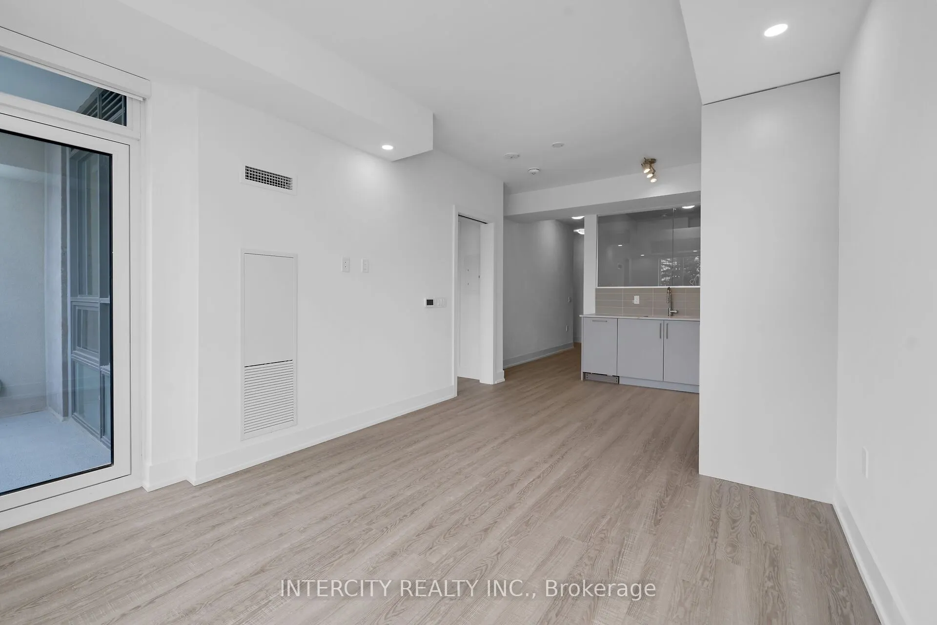 2075 King Road #326