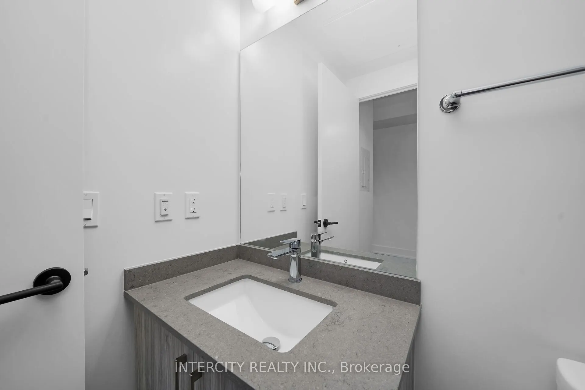 2075 King Road #215