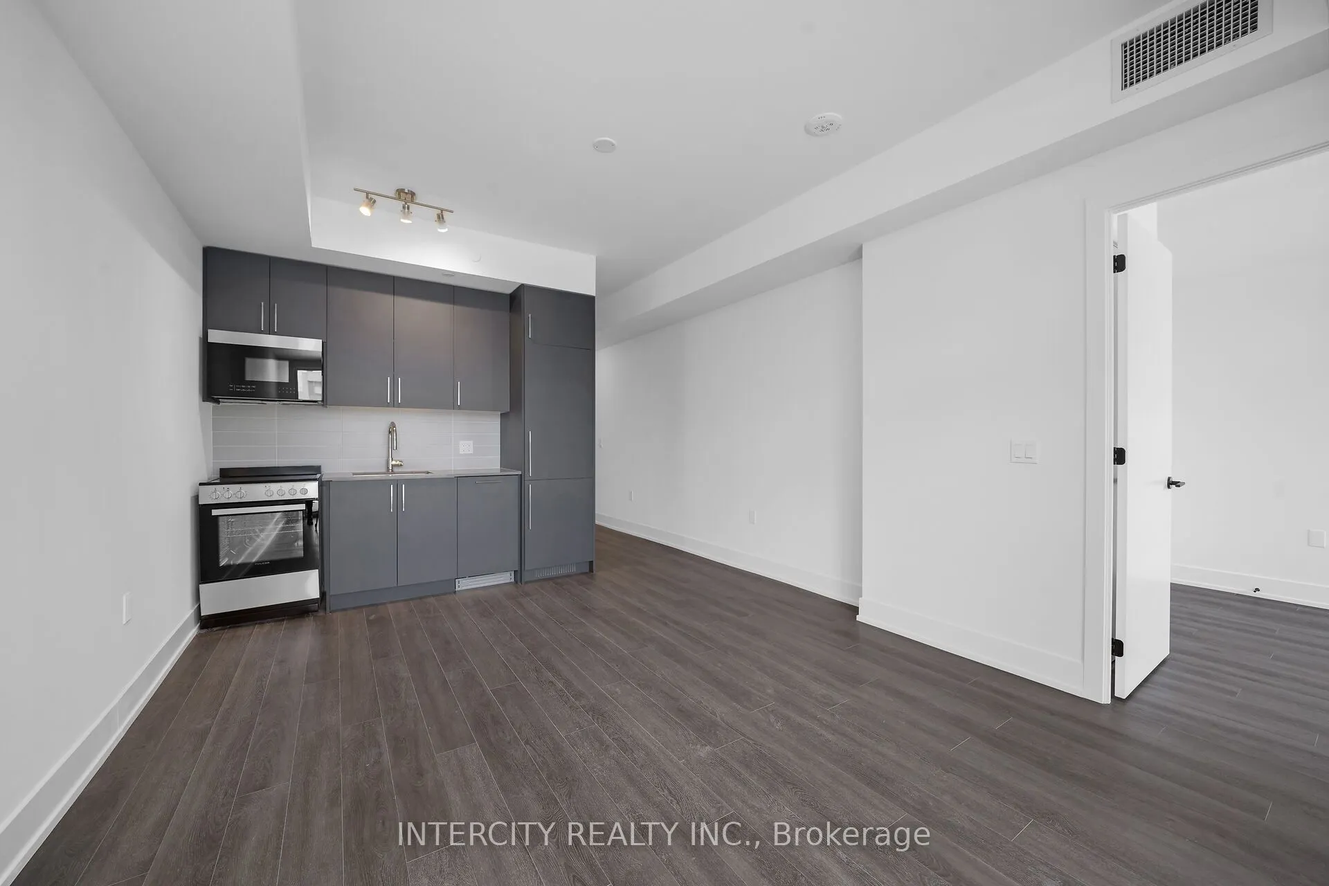2075 King Road #215