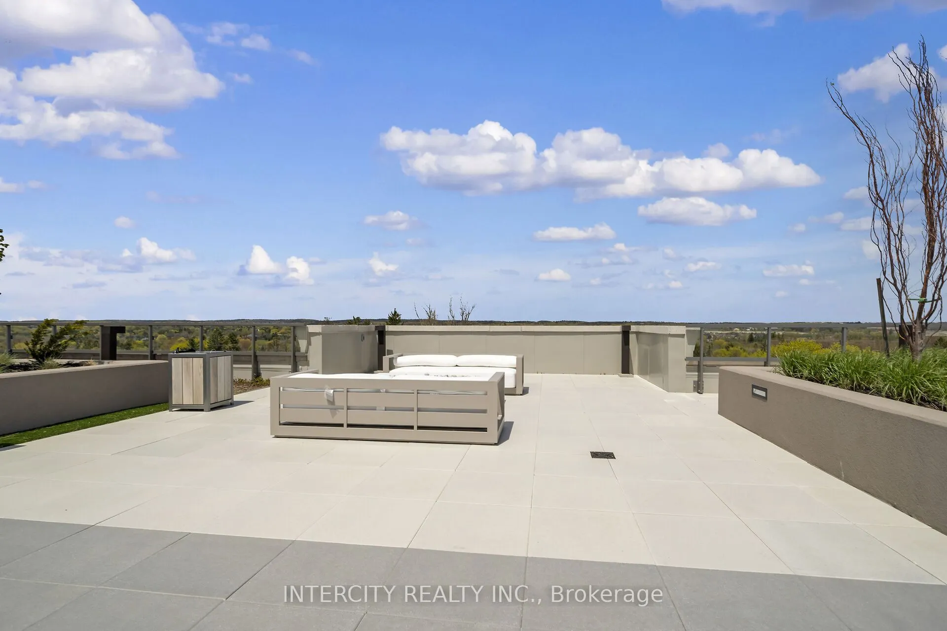 2075 King Road #215