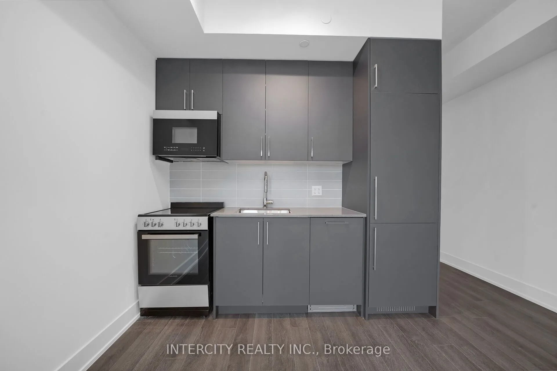 2075 King Road #215