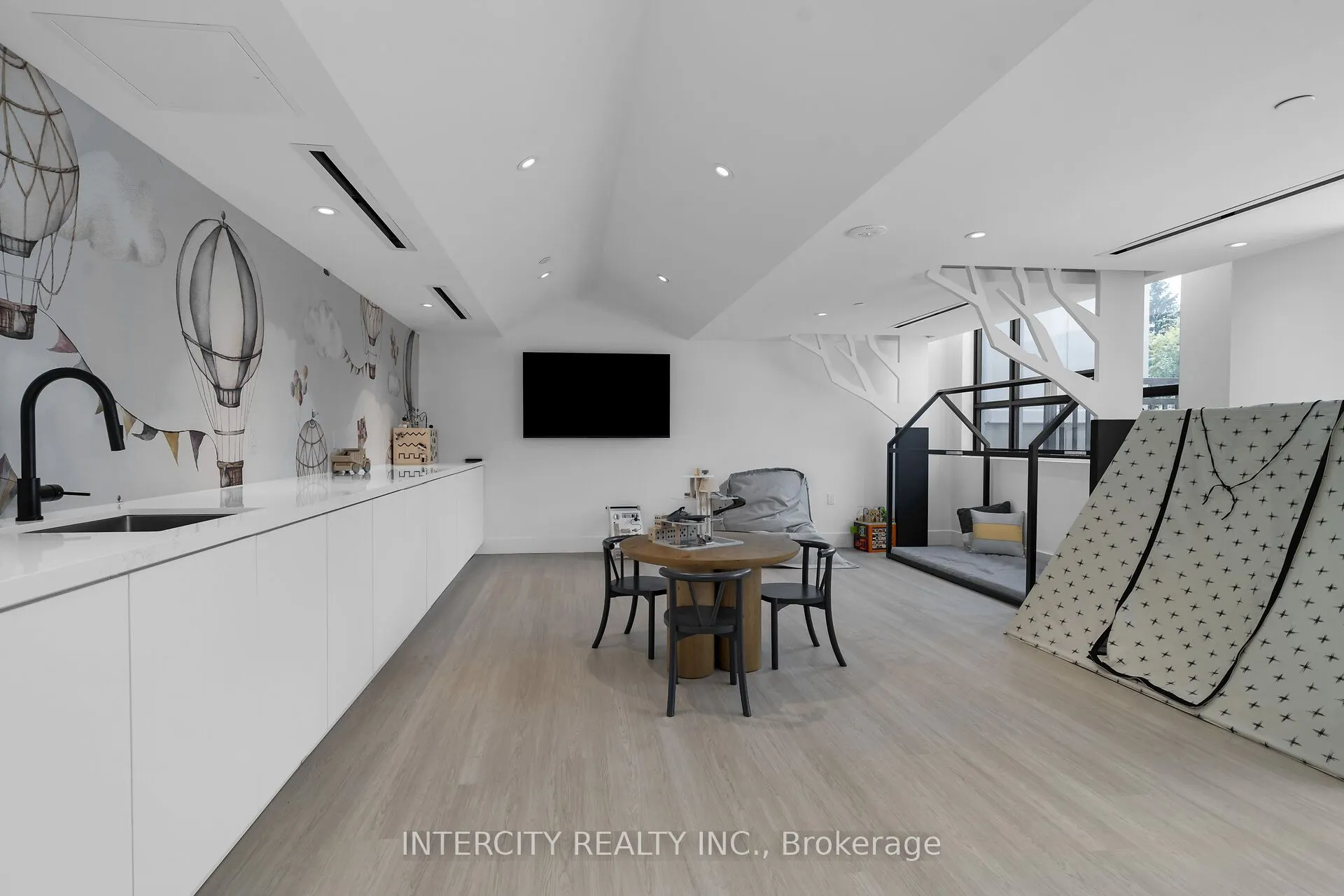 2075 King Road #227
