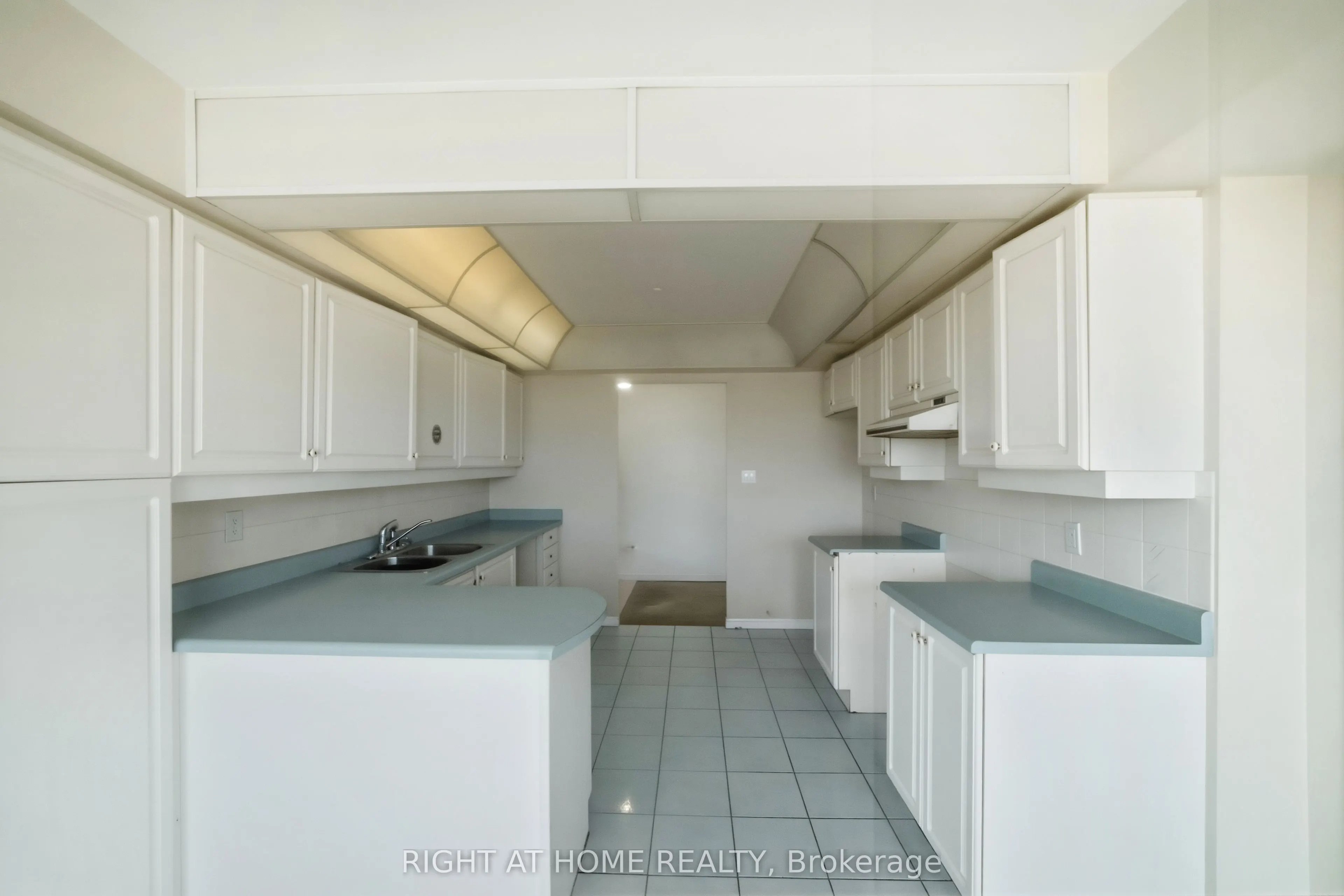 610 BULLOCK Drive #803