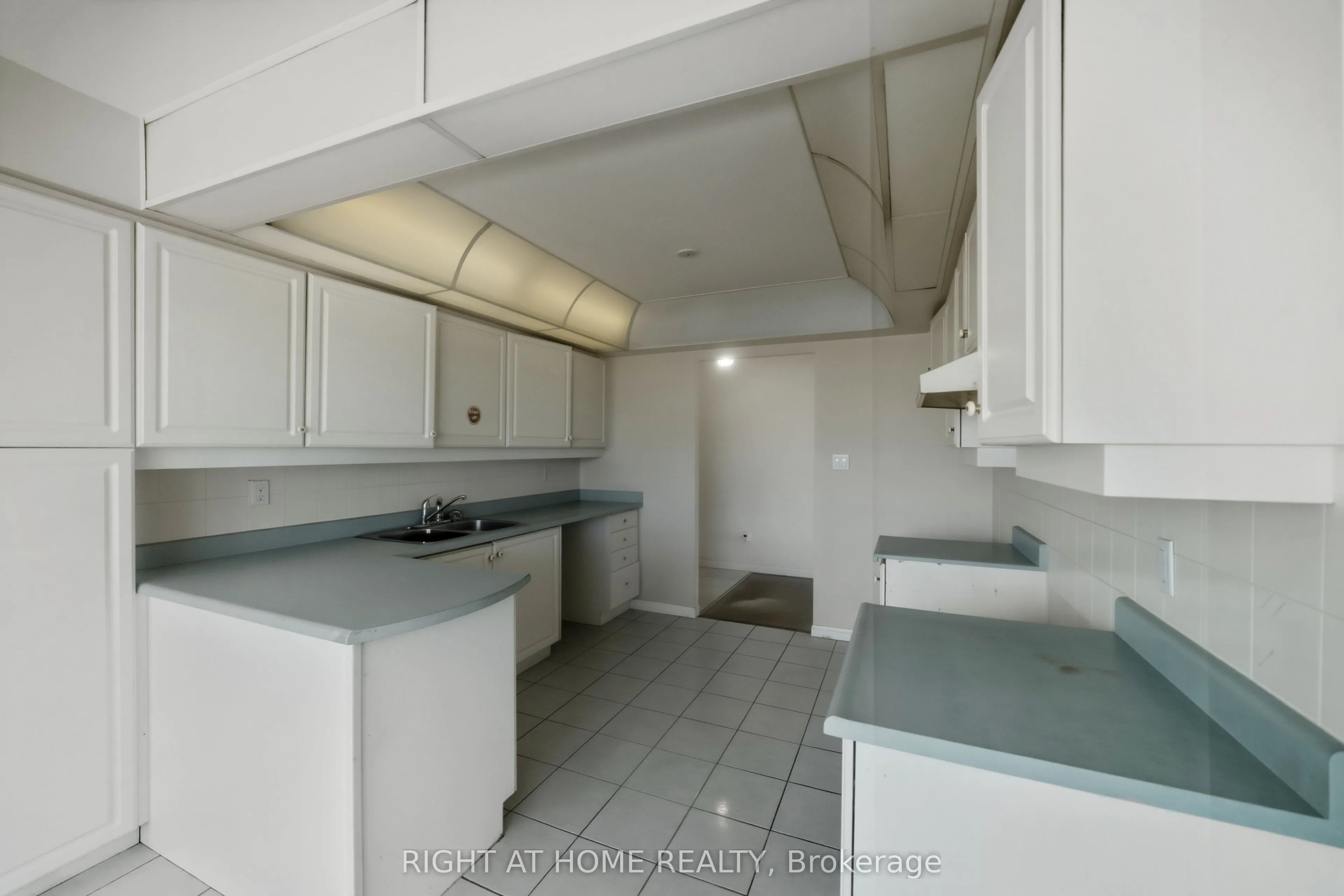 610 BULLOCK Drive #803