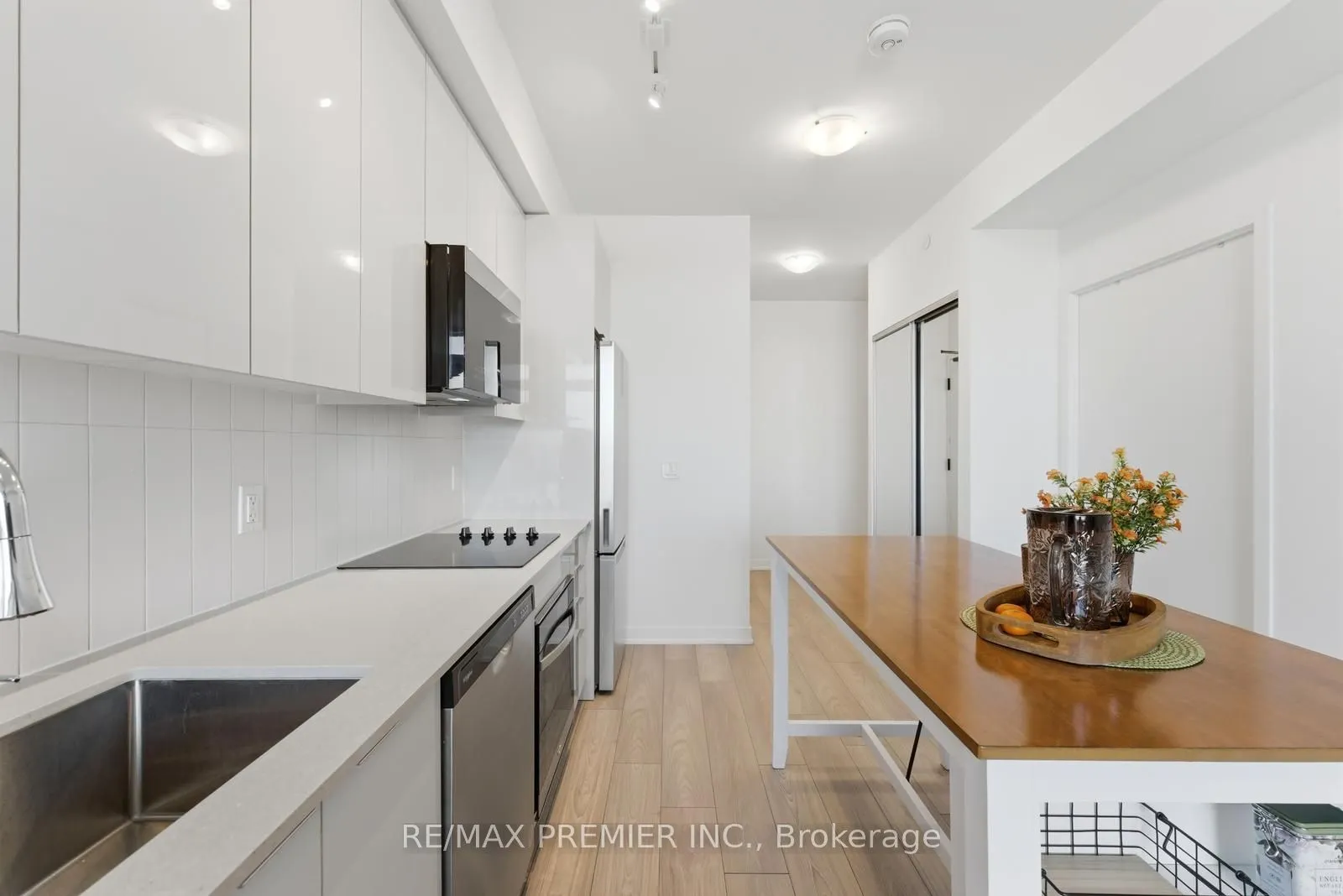 10 Abeja Street #1512