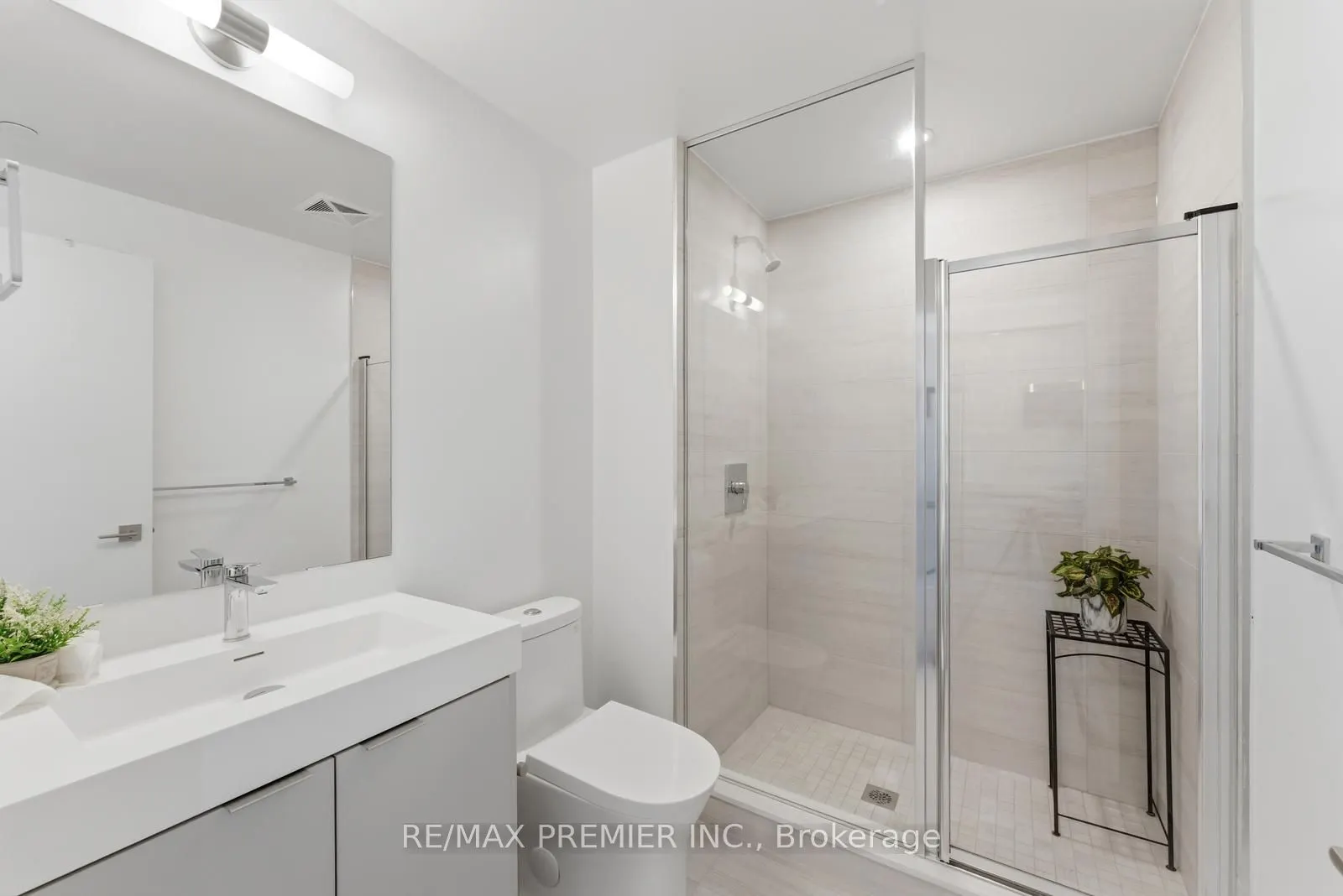 10 Abeja Street #1512