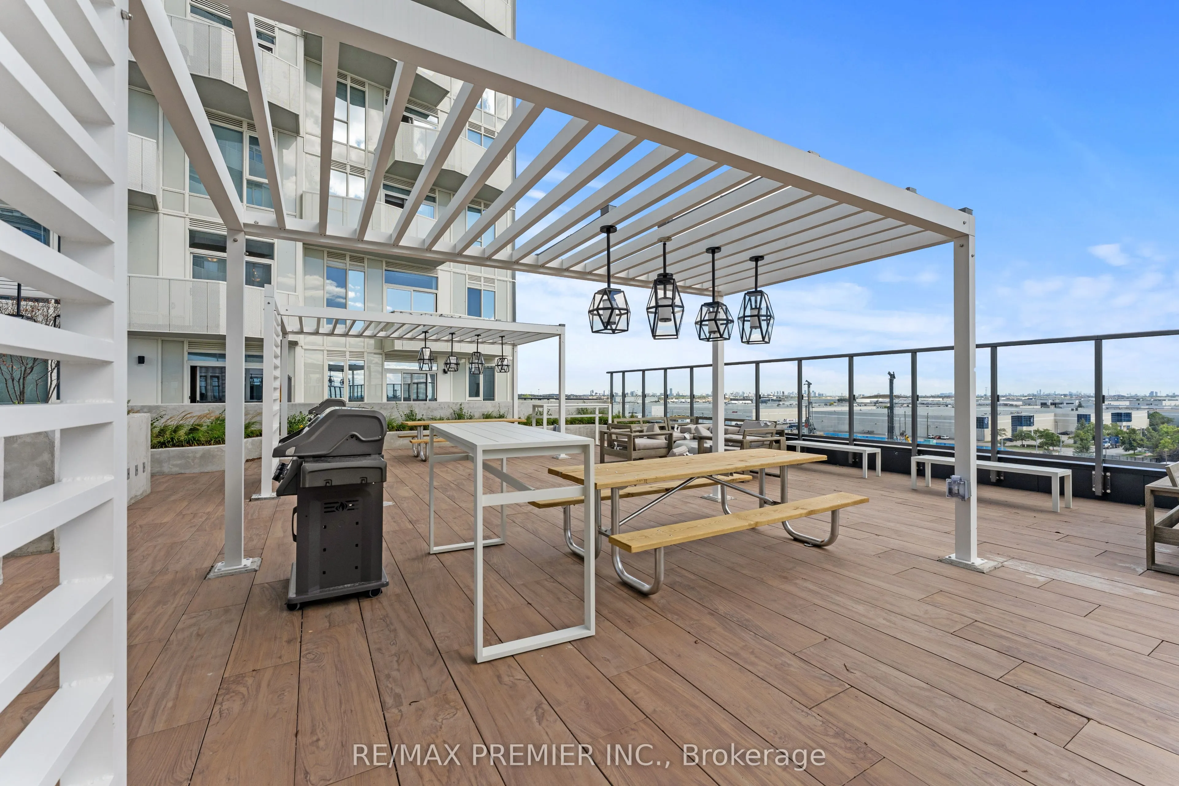 10 Abeja Street #1512