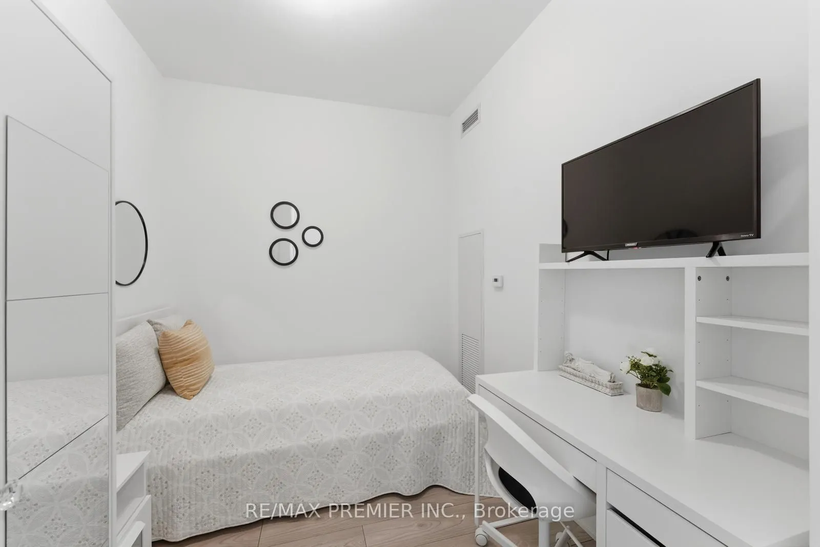 10 Abeja Street #1512