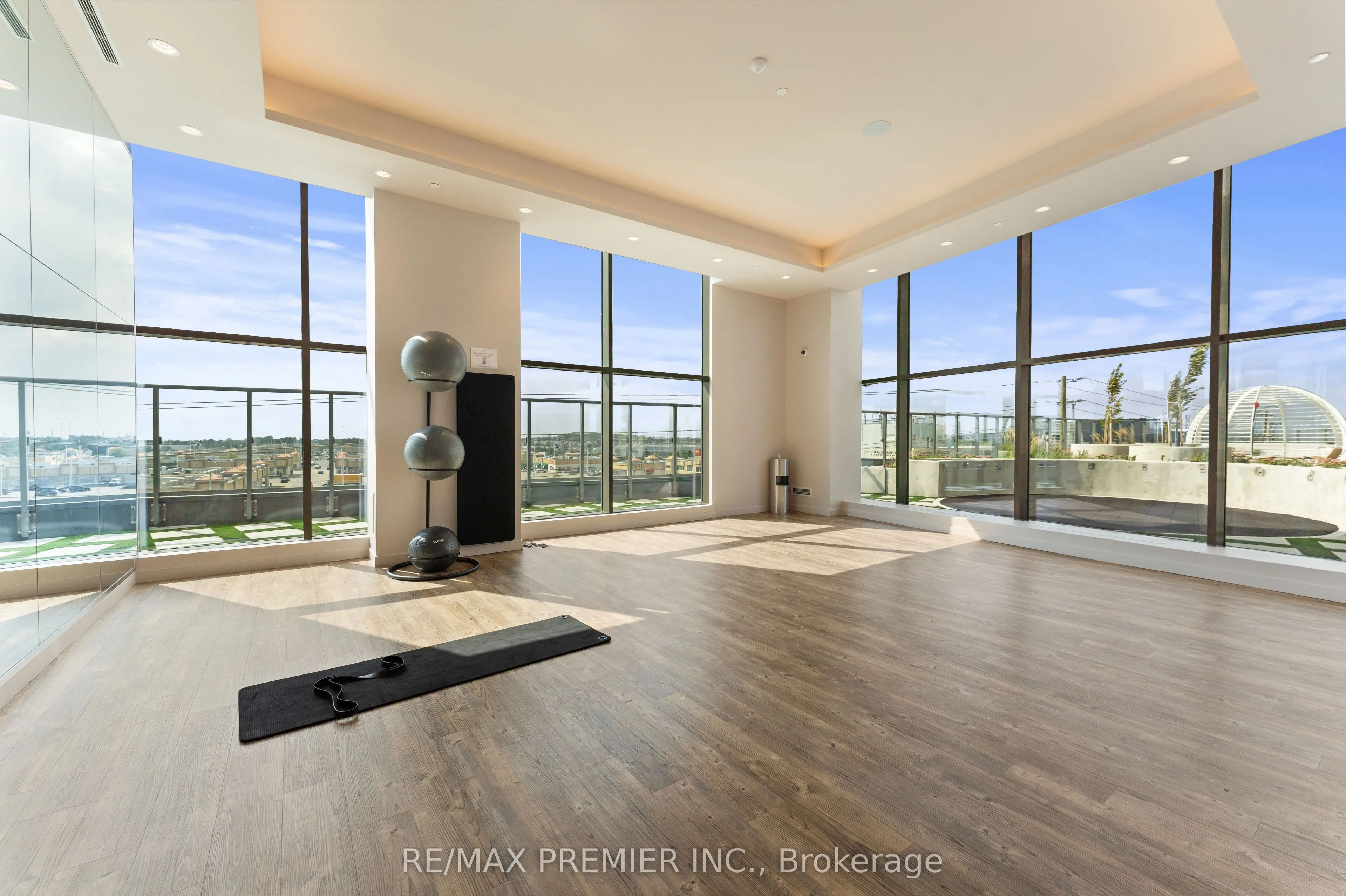 10 Abeja Street #1512
