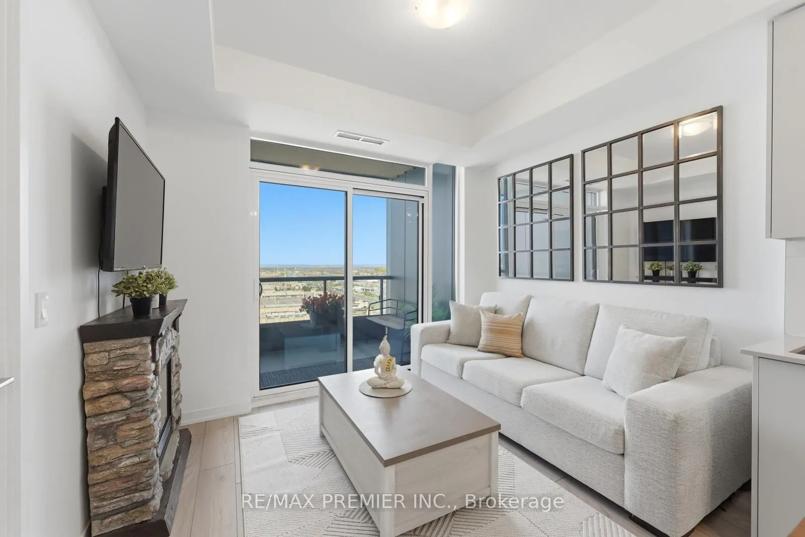 10 Abeja Street #1512