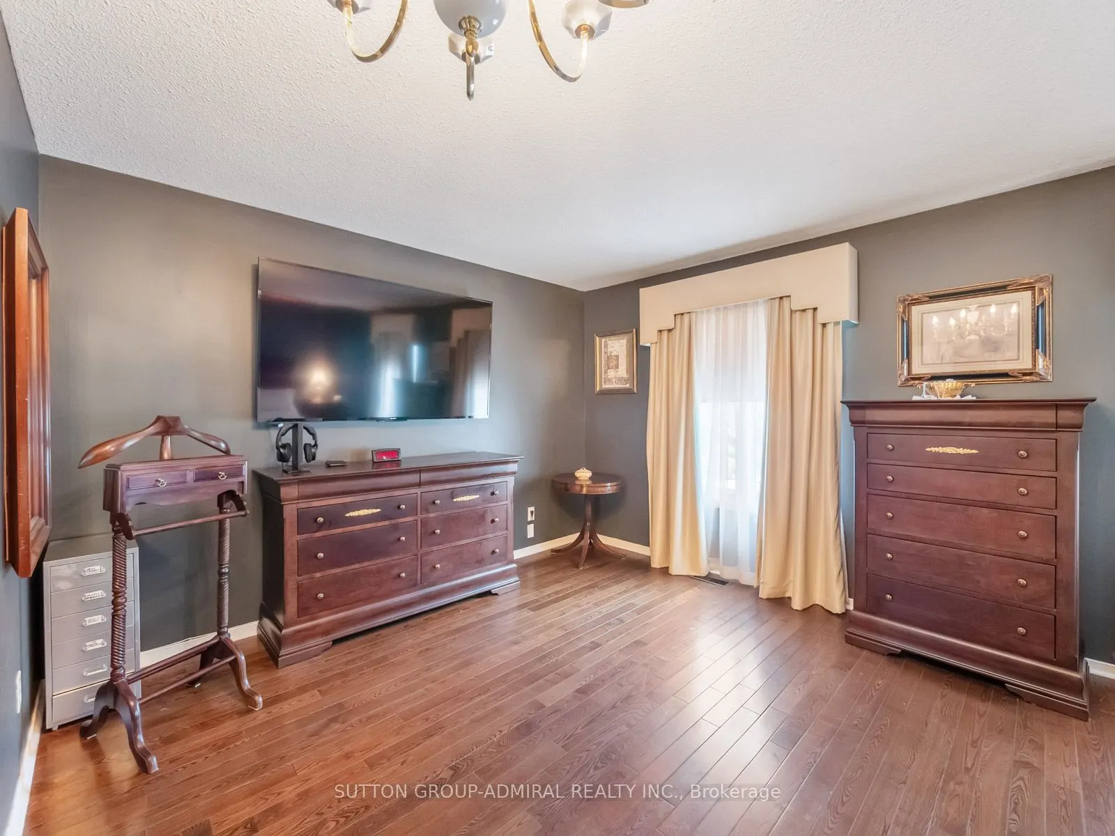 49 Miriam Crescent