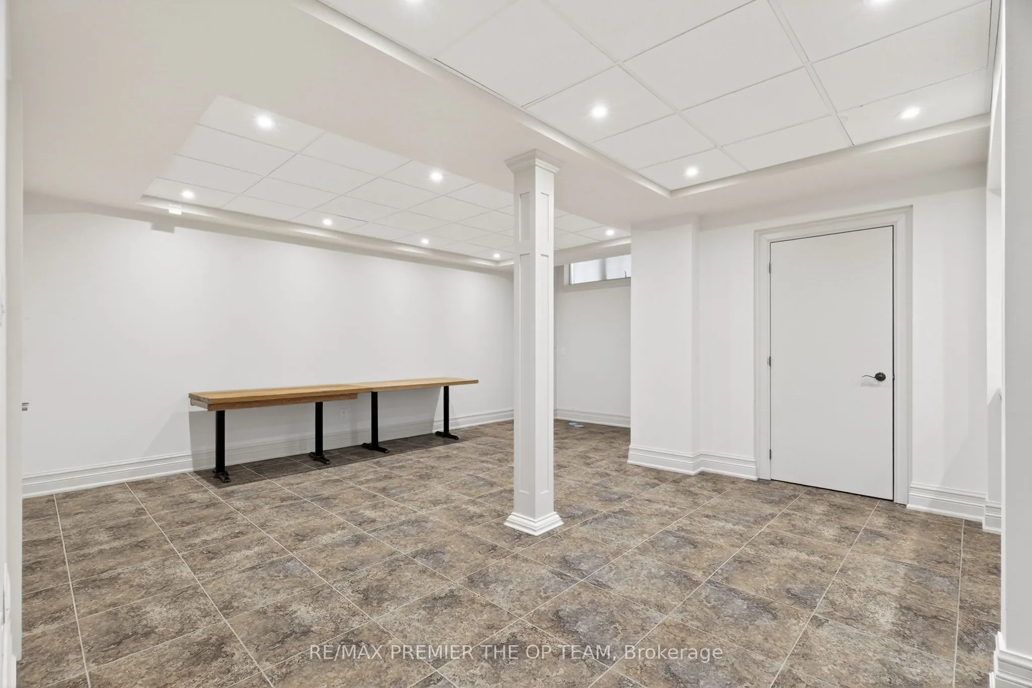 24 Grand Vellore Crescent