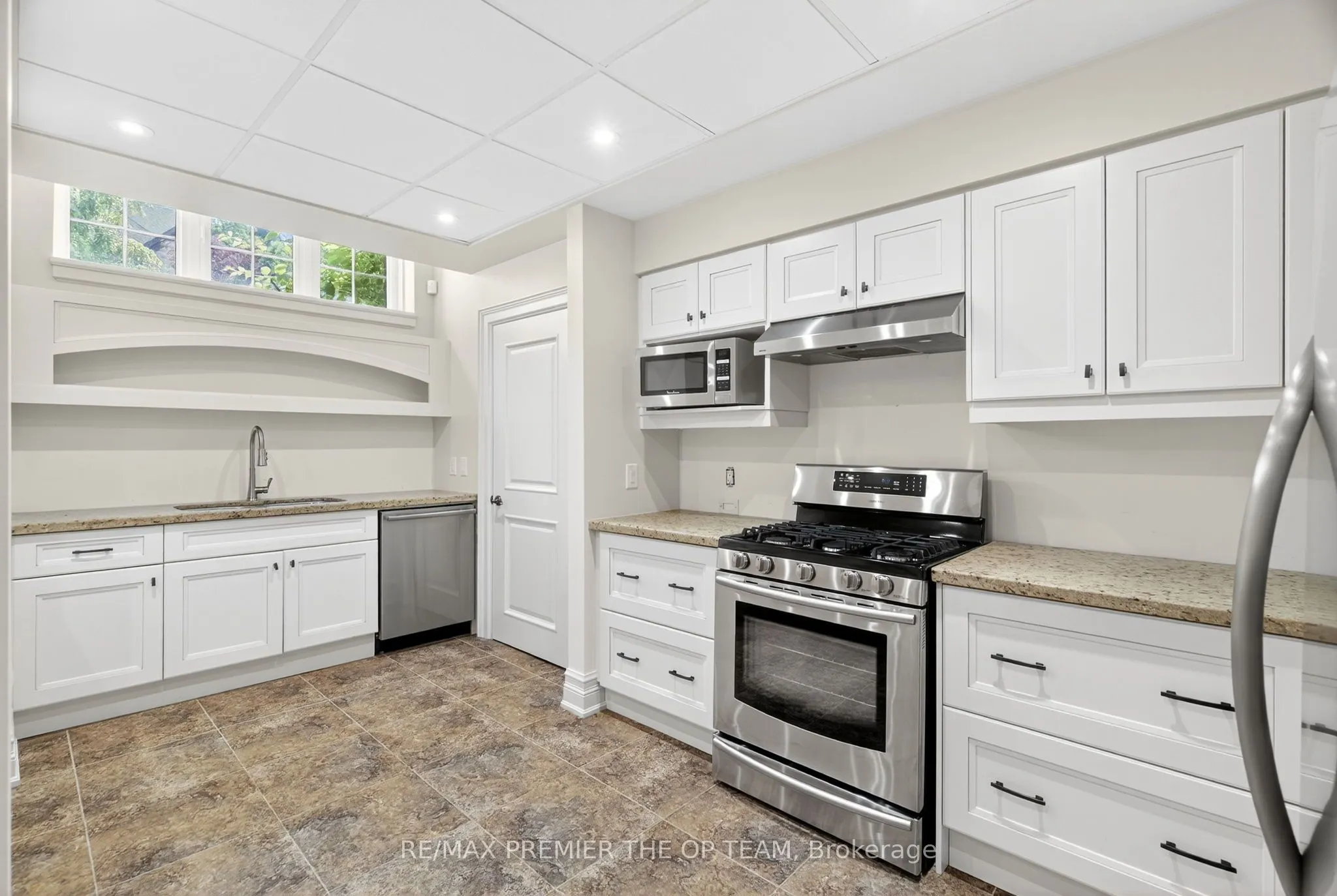 24 Grand Vellore Crescent