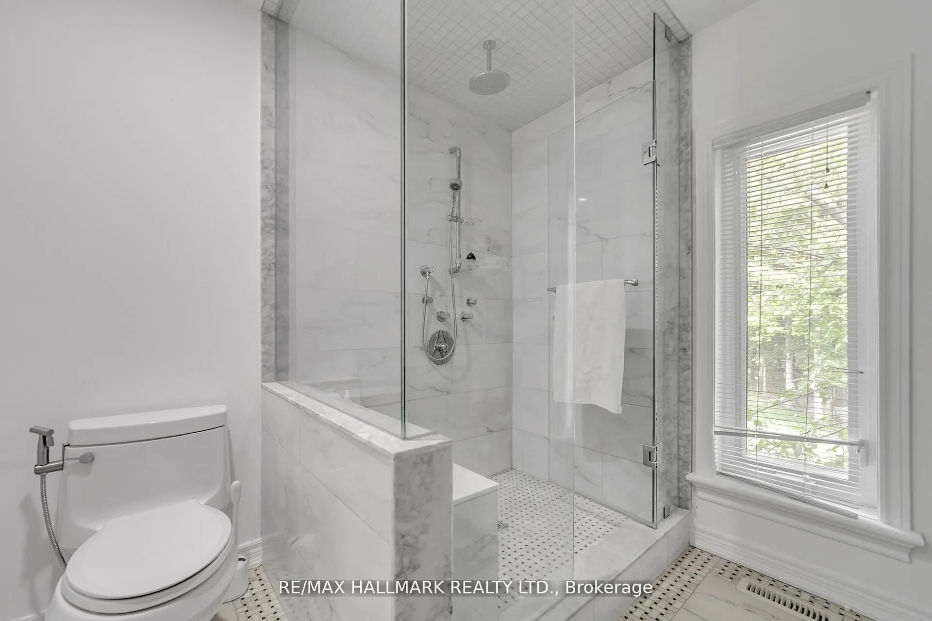 384 Kennedy Street W