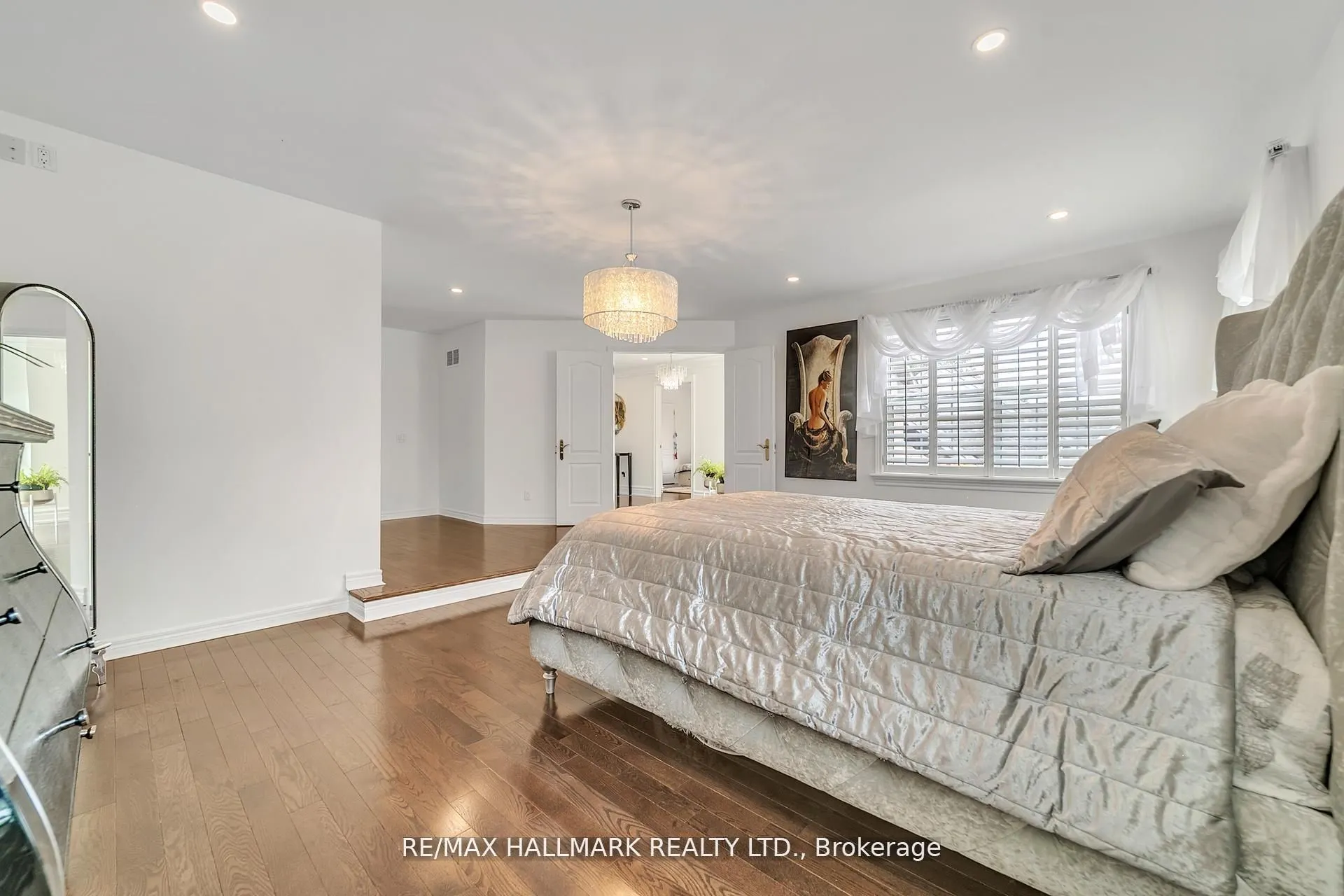 384 Kennedy Street W