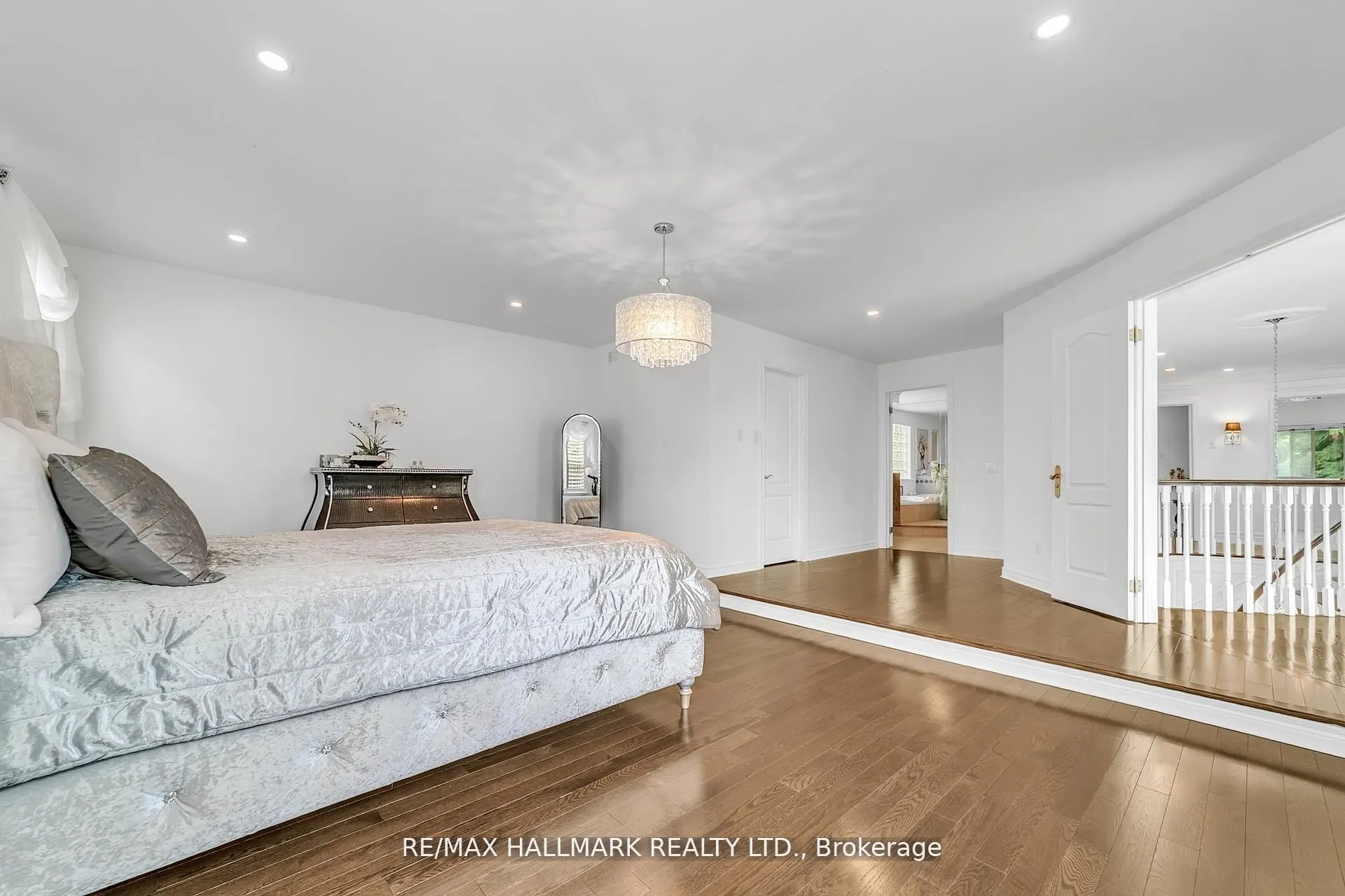 384 Kennedy Street W