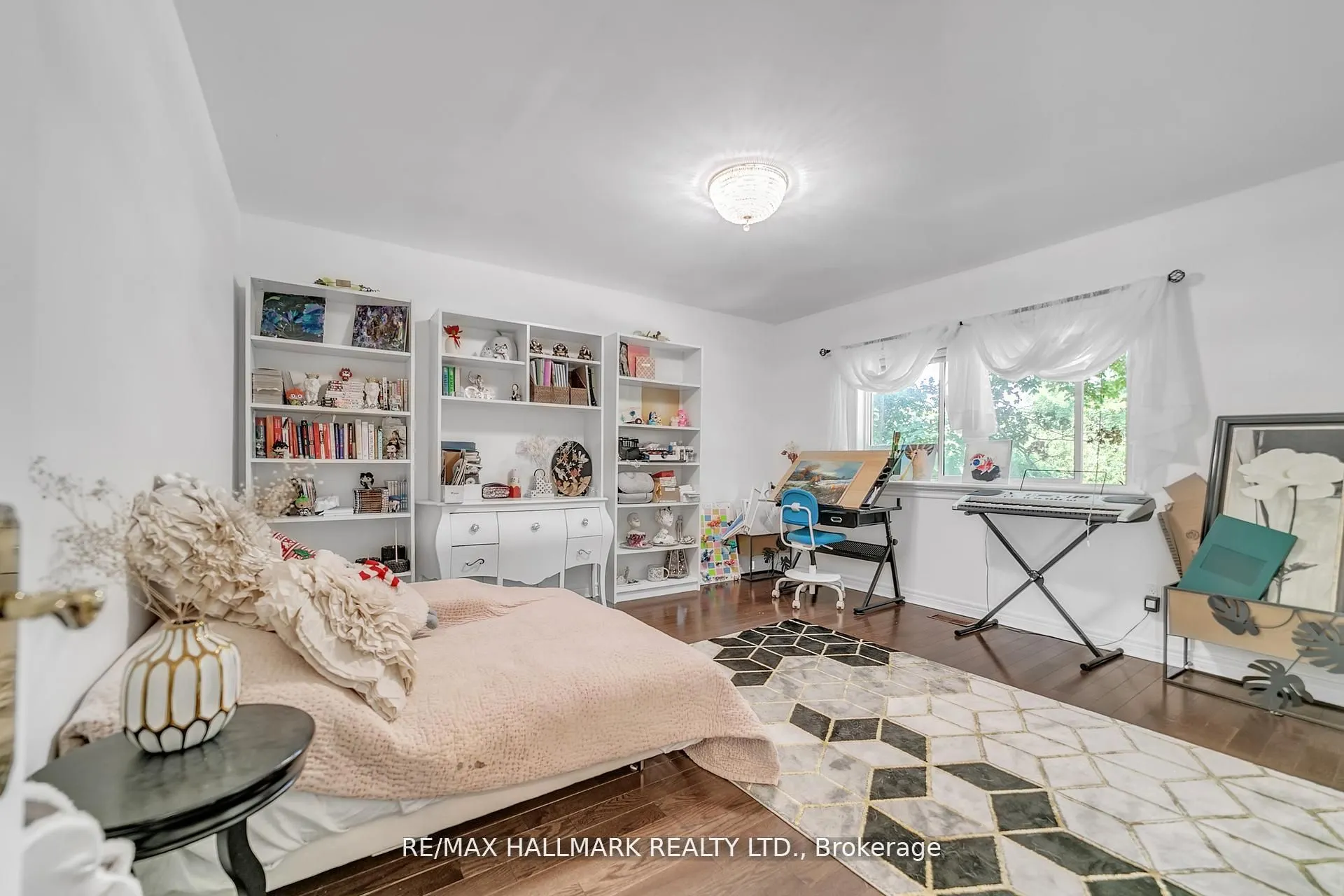384 Kennedy Street W