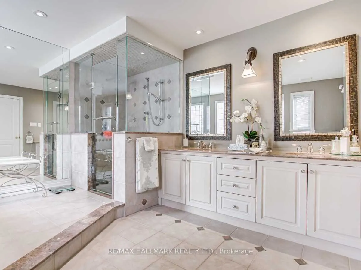 384 Kennedy Street W