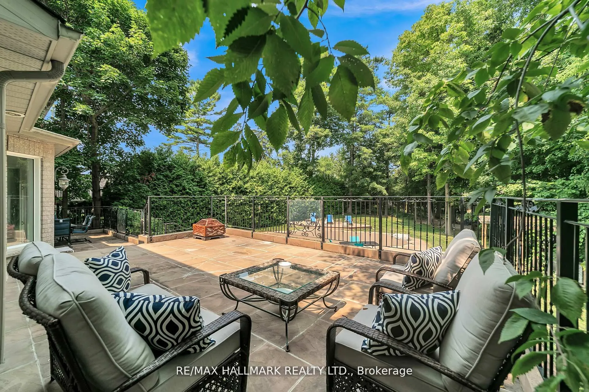384 Kennedy Street W