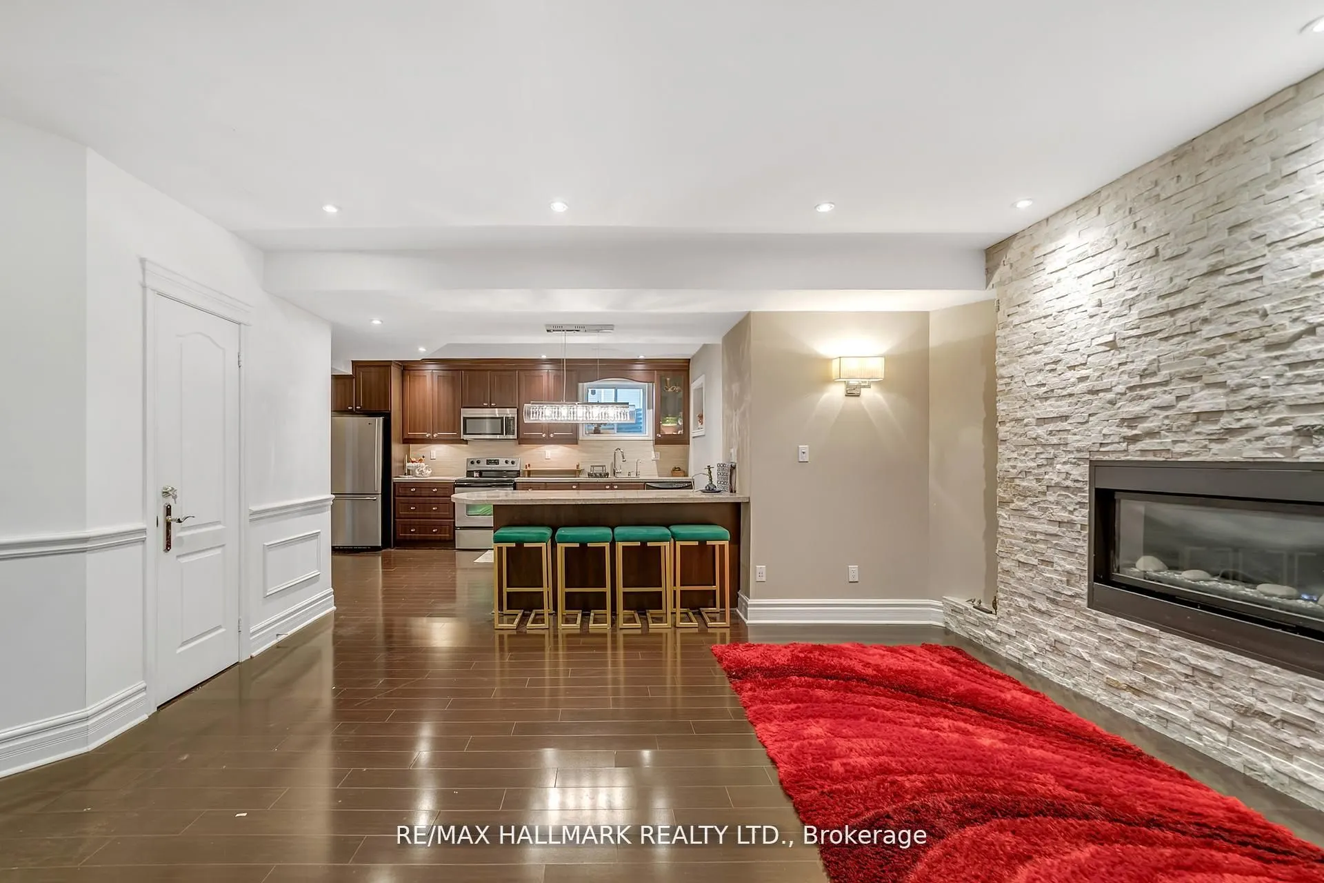 384 Kennedy Street W