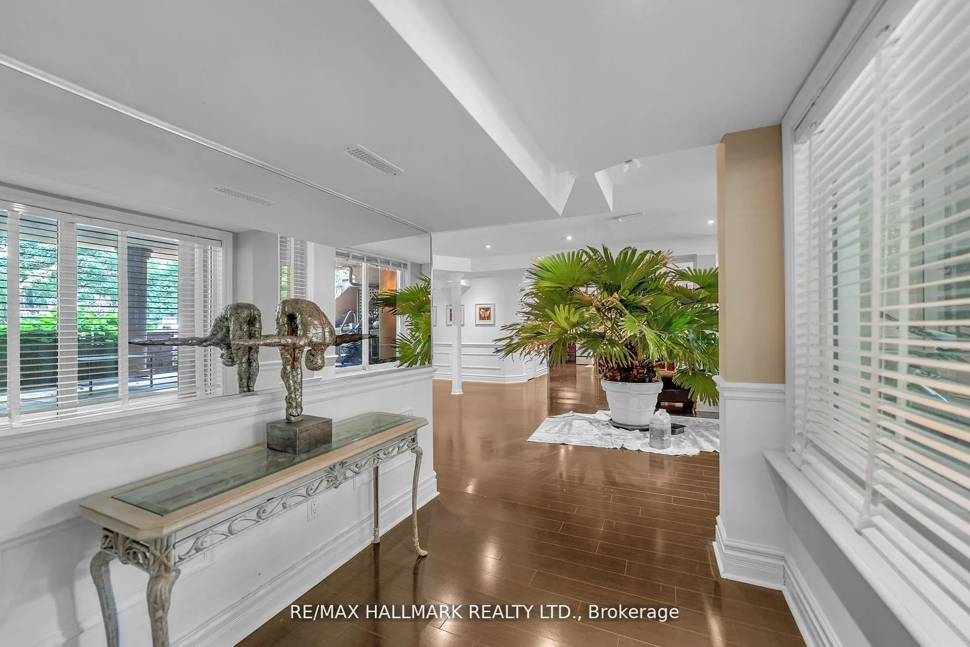 384 Kennedy Street W