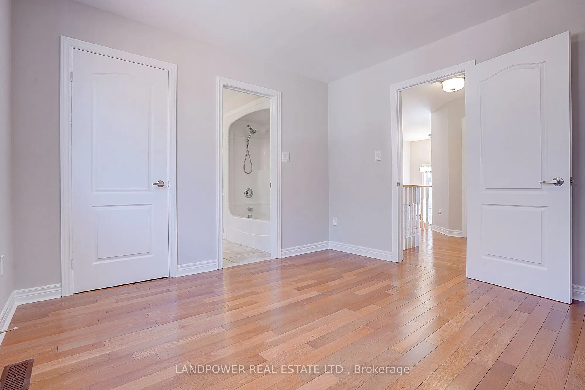 60 Valleyford Avenue
