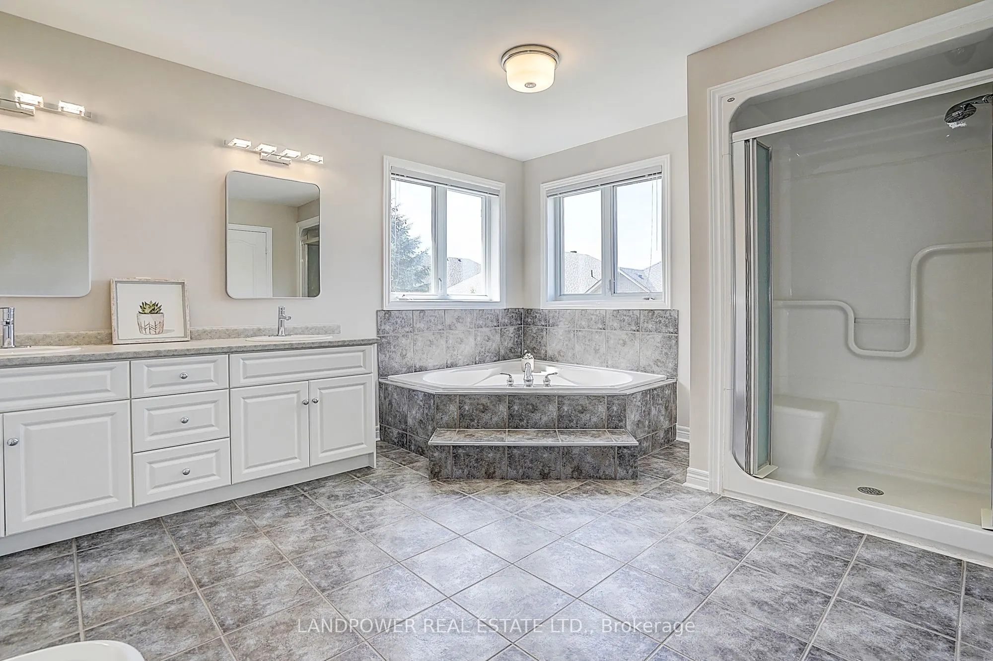 60 Valleyford Avenue