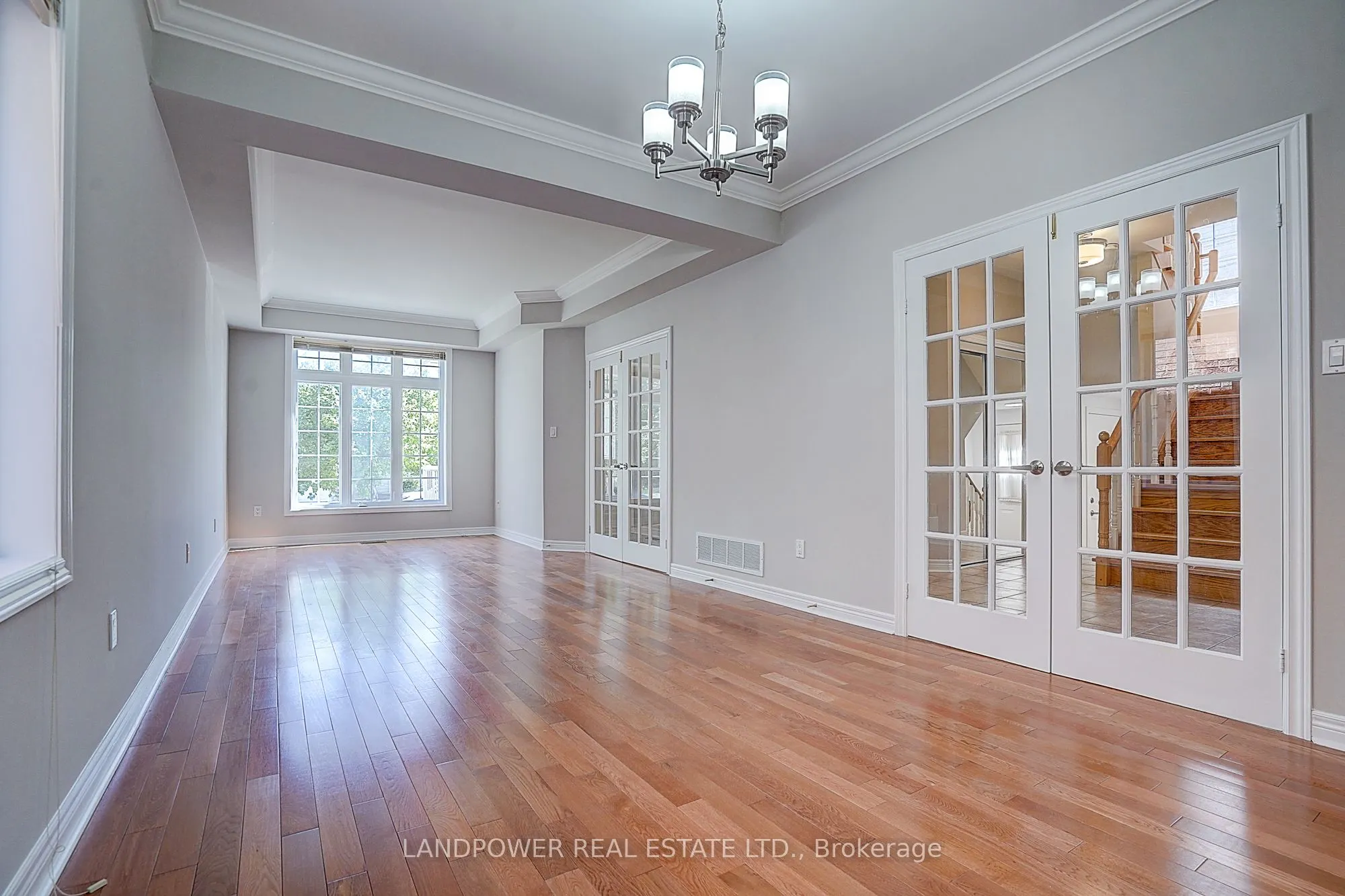 60 Valleyford Avenue