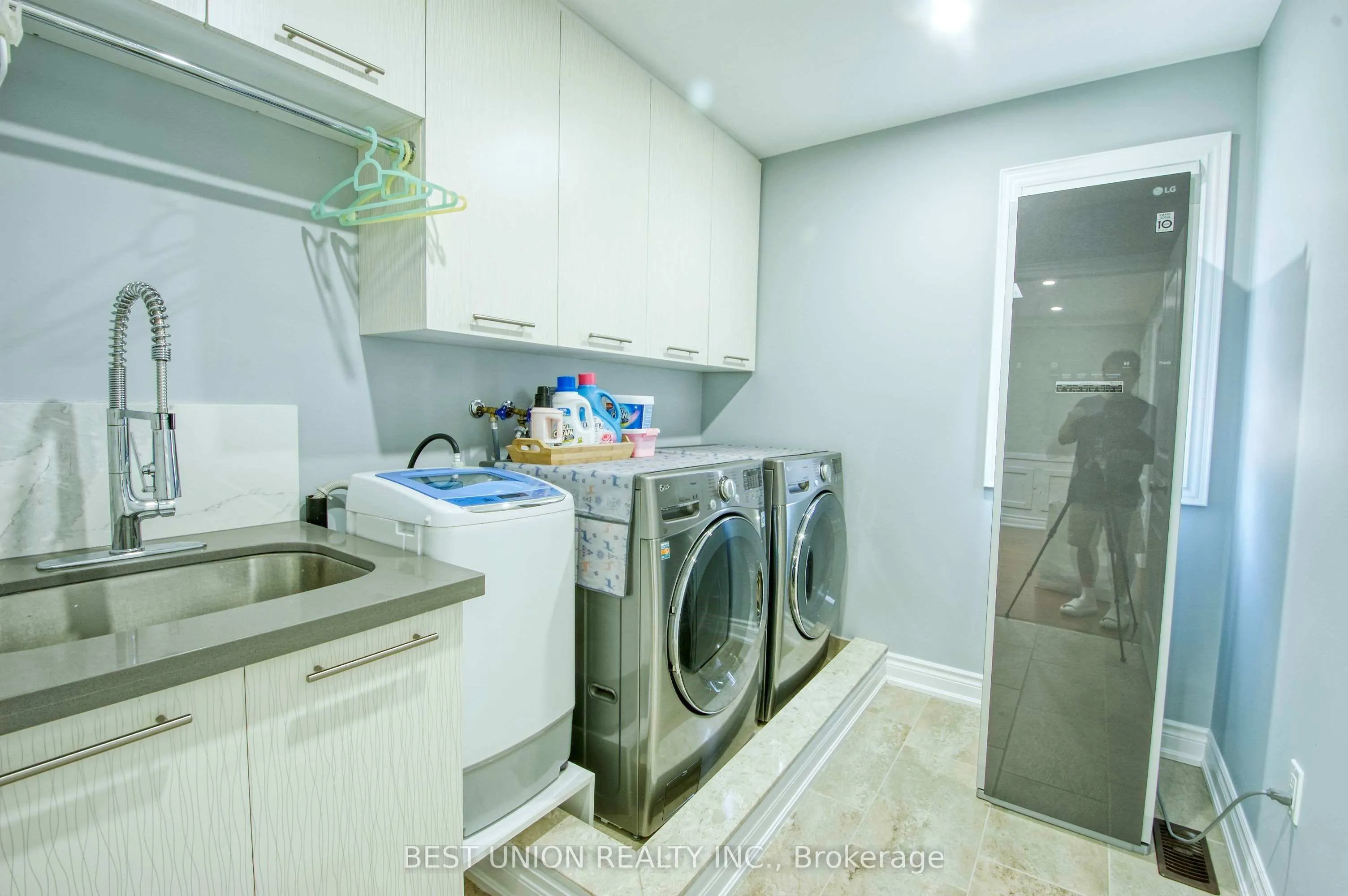 1183 Mctavish Drive