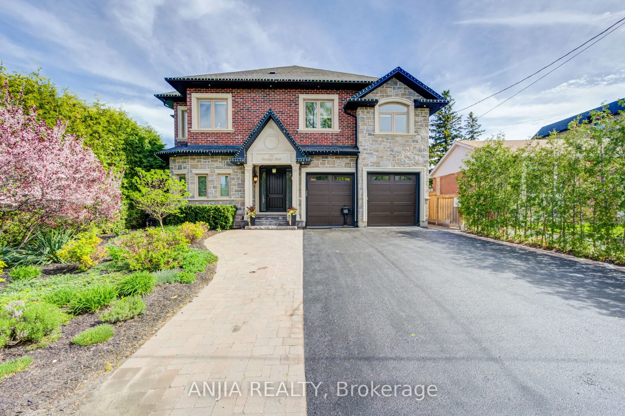 452 Fernleigh Circle S