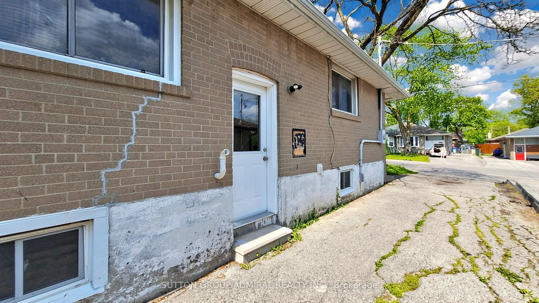 86 Newbury Drive