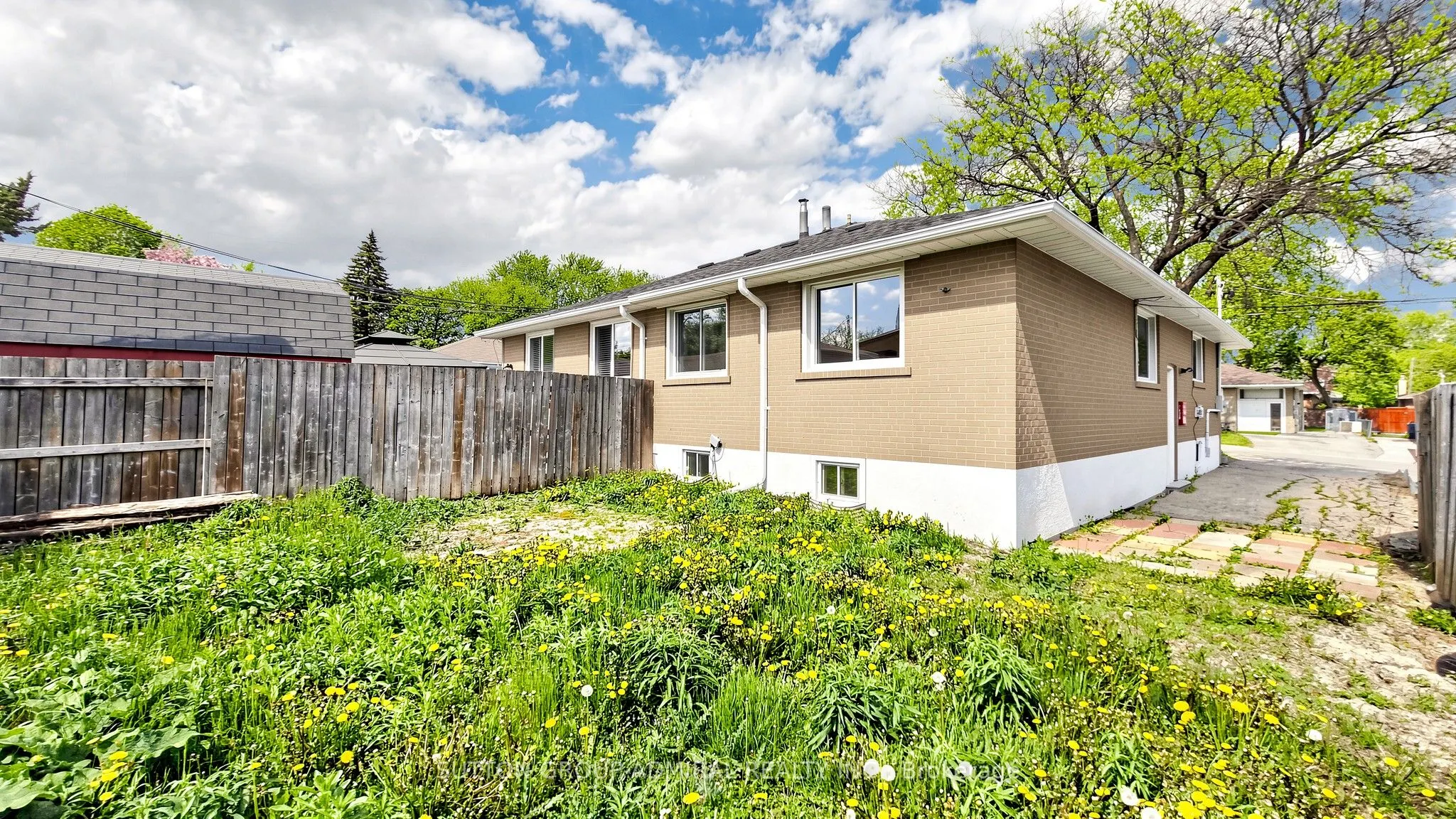 86 Newbury Drive
