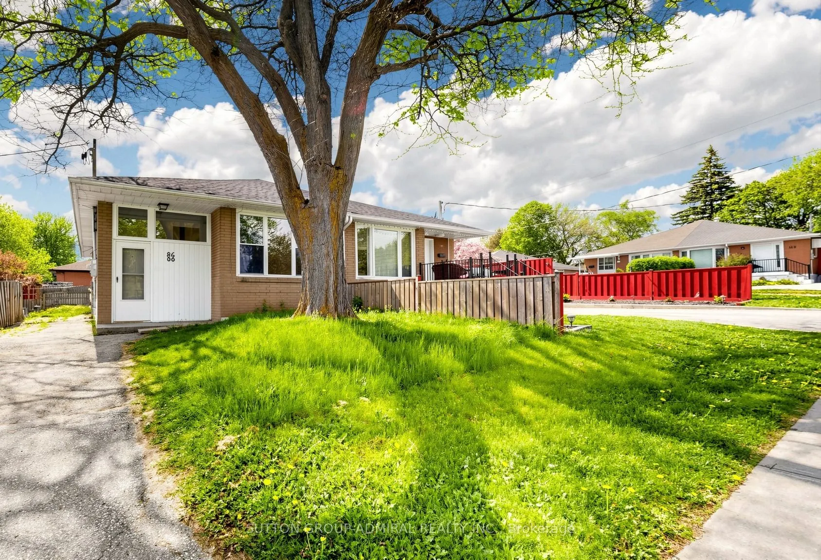 86 Newbury Drive