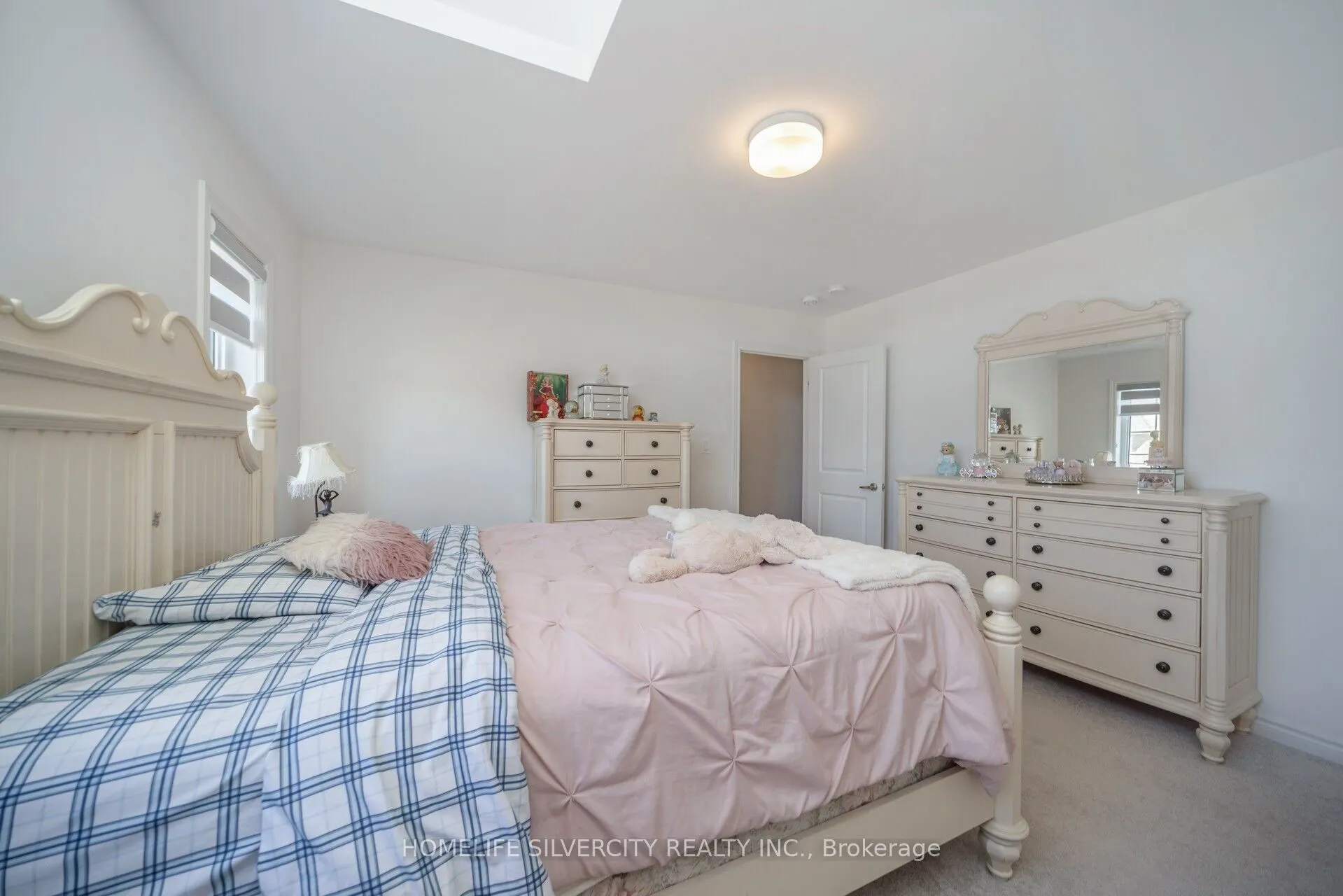 4 Sandhill Crescent
