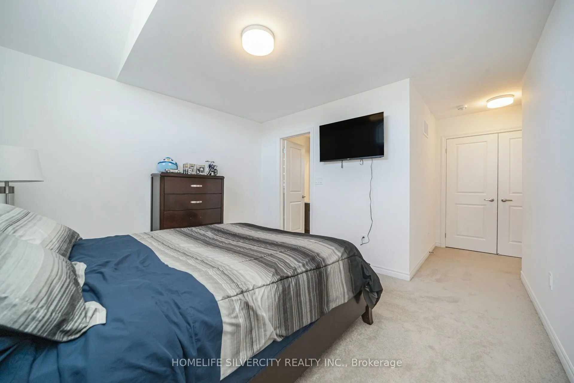 4 Sandhill Crescent
