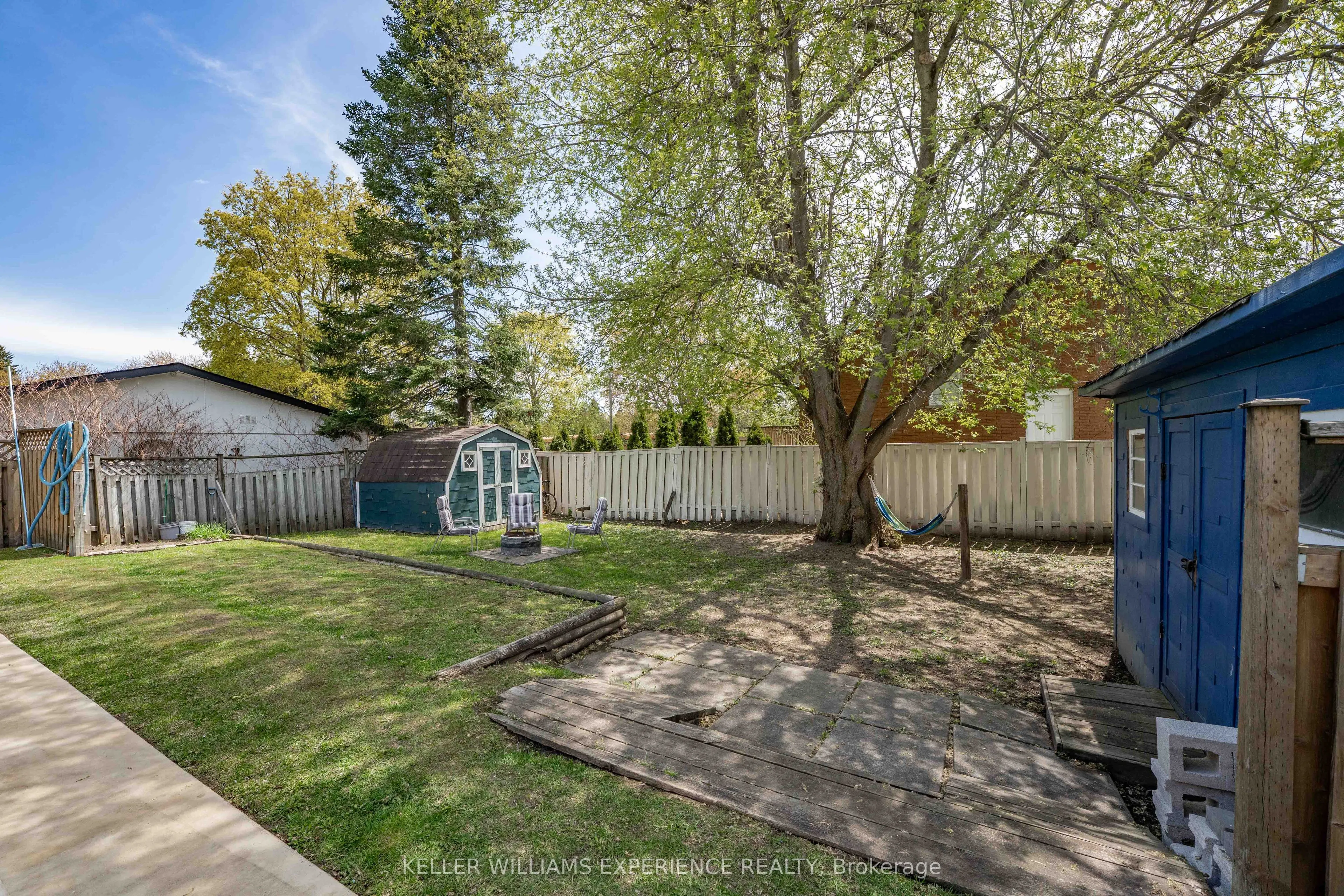 281 Victoria Street E