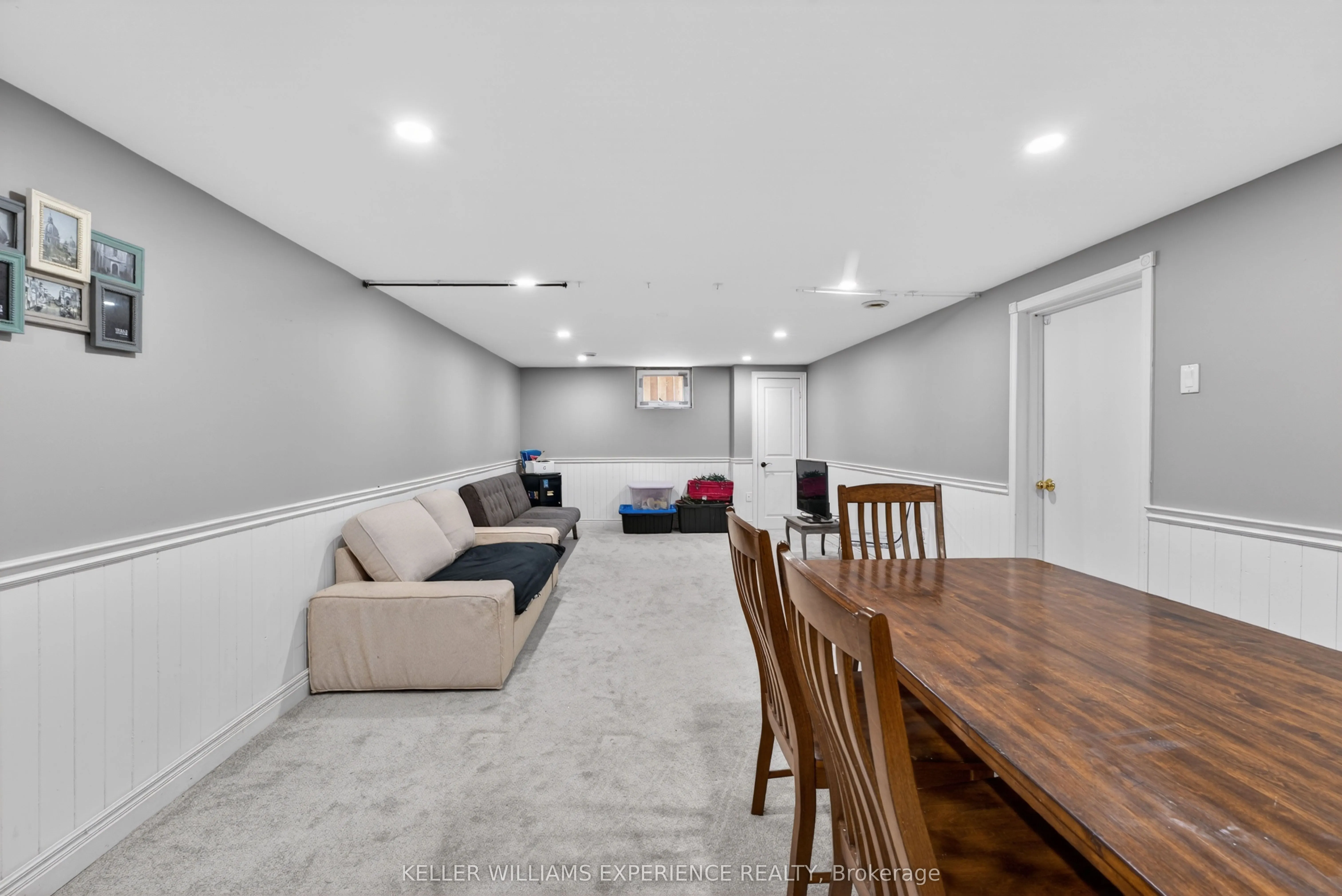 281 Victoria Street E