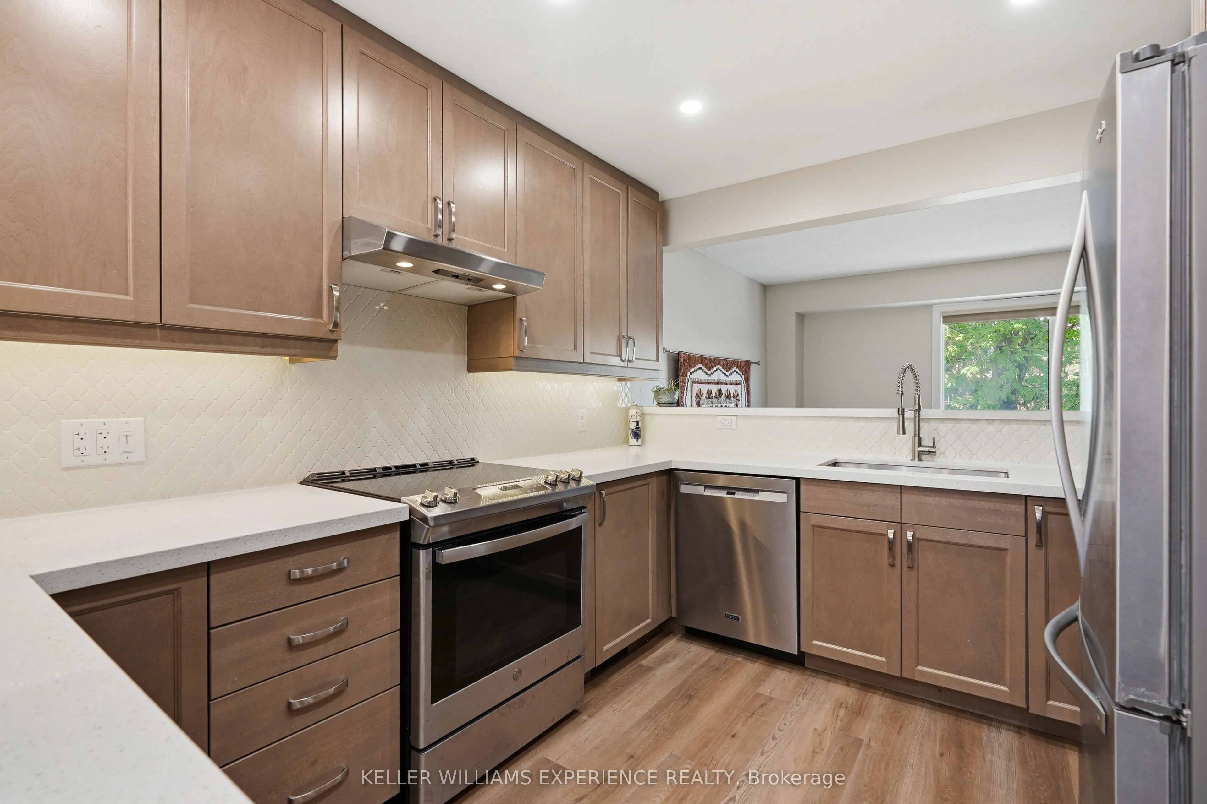 246 Tupper Boulevard #8