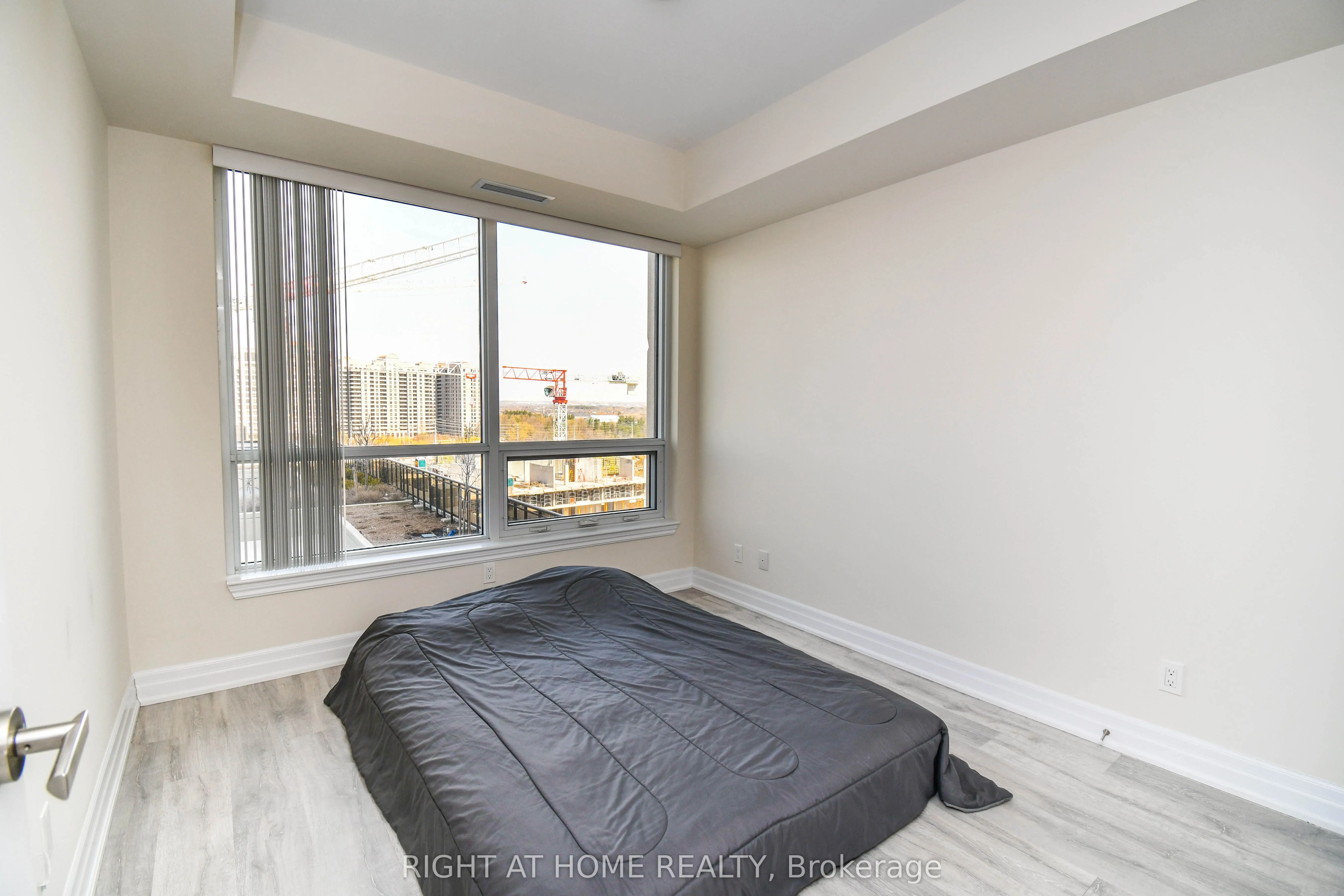 9085 Jane Street #811