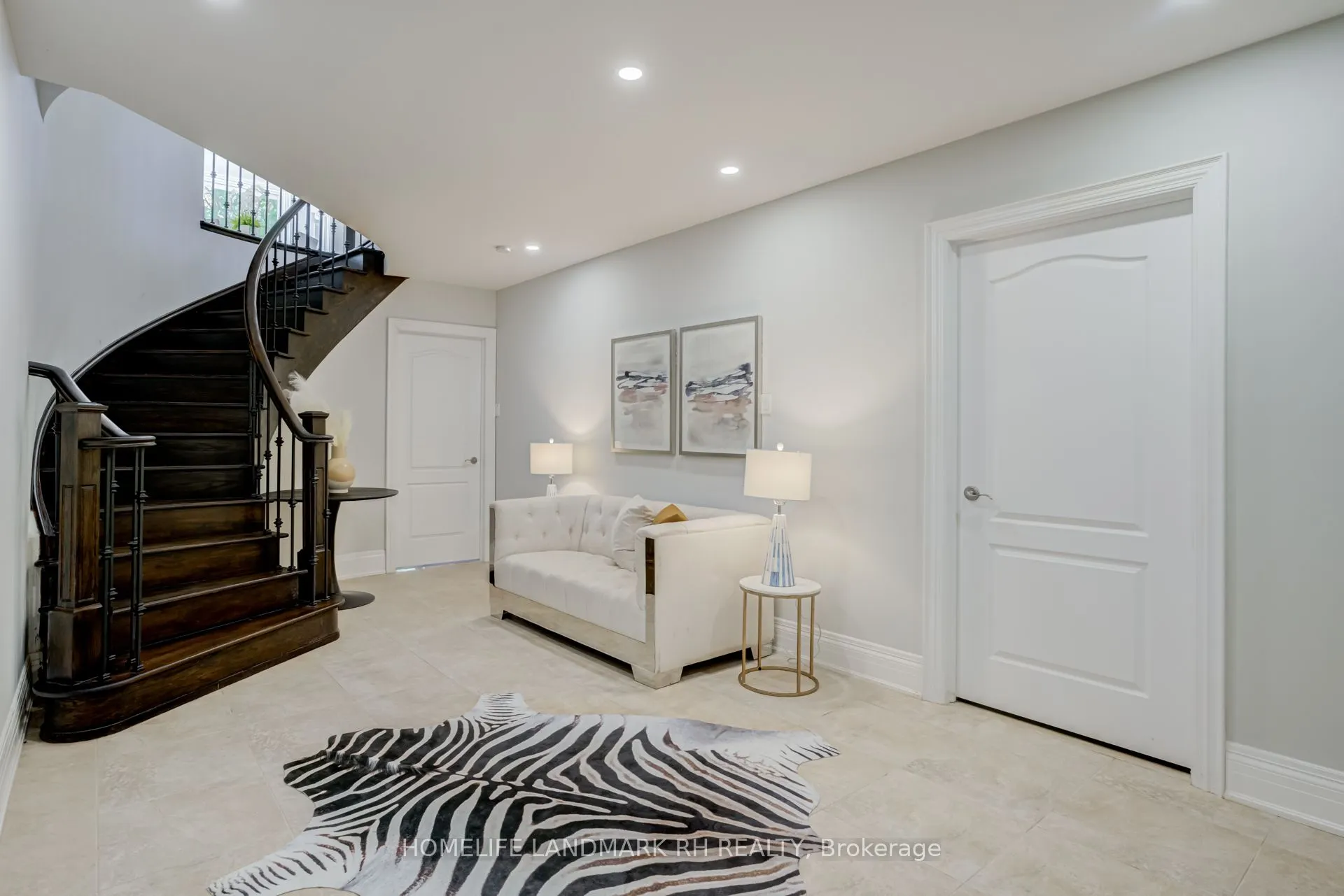 385 Kennedy Street W