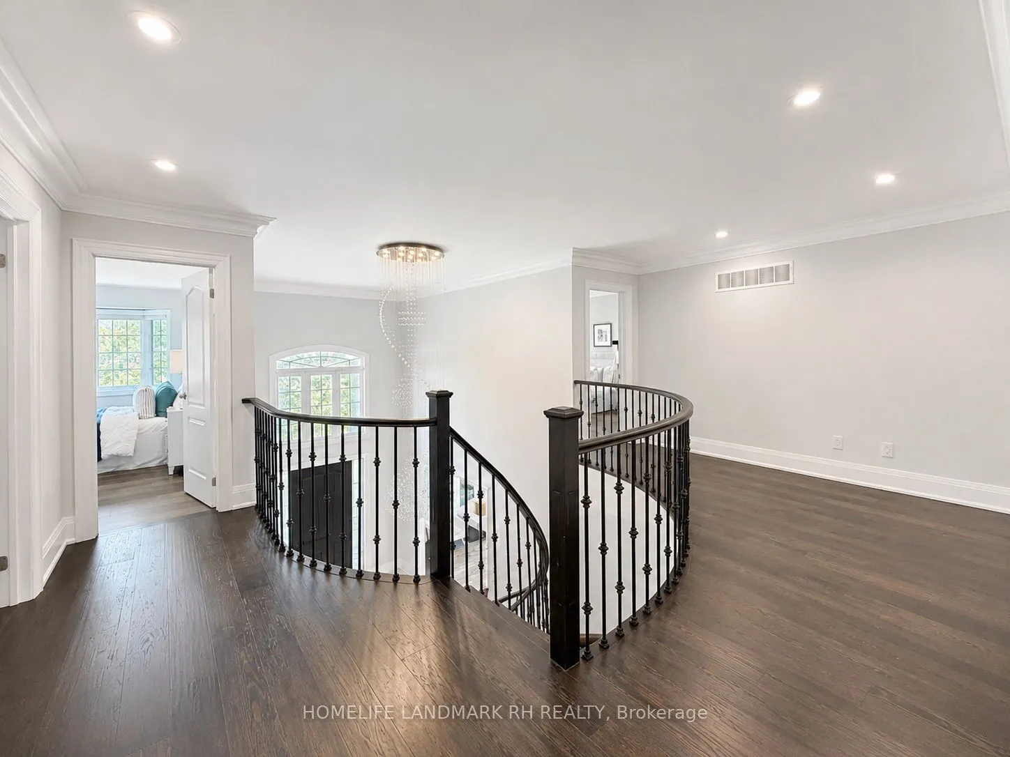 385 Kennedy Street W