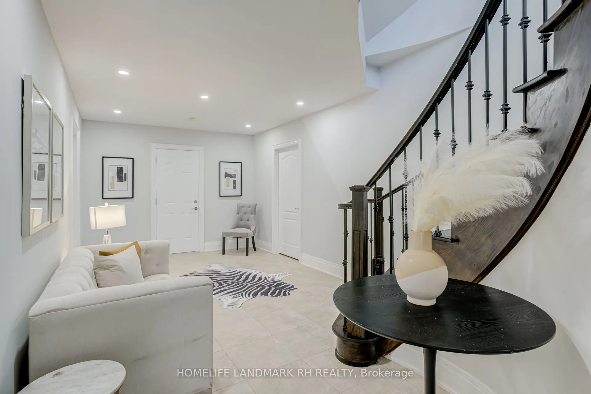 385 Kennedy Street W