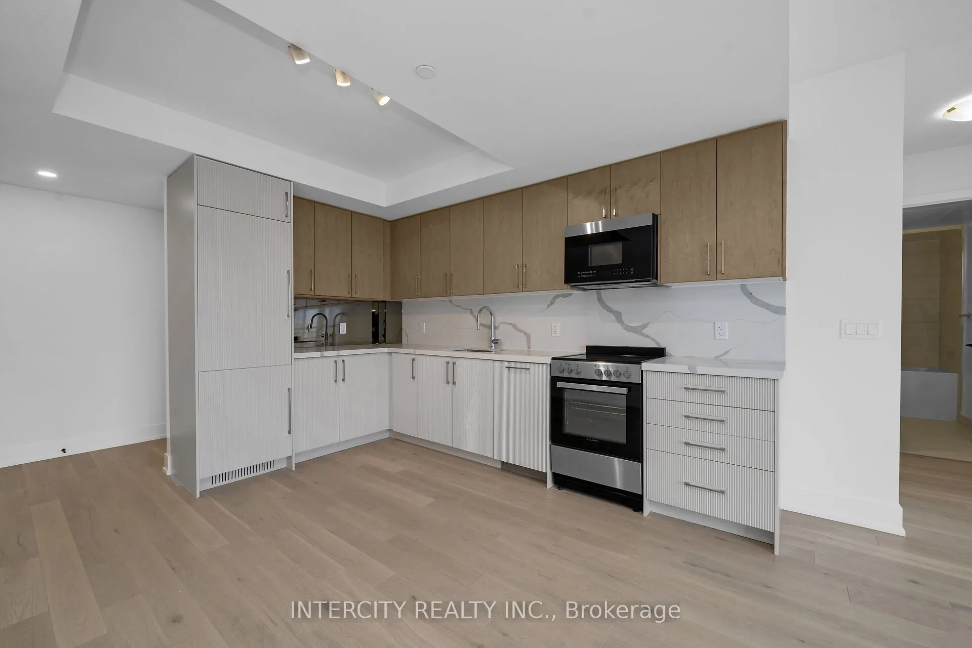 2075 King Road #240