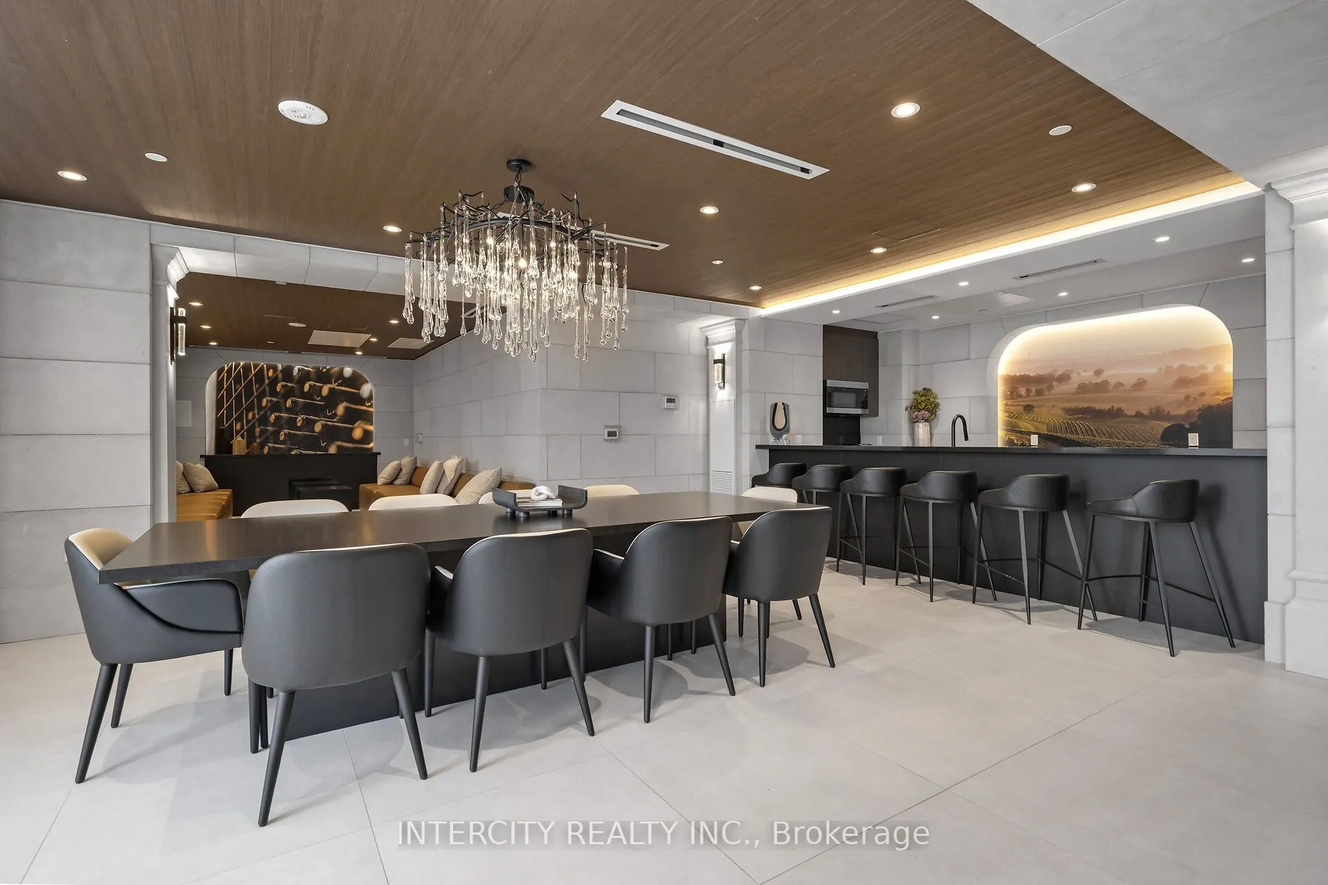 2075 King Road #215