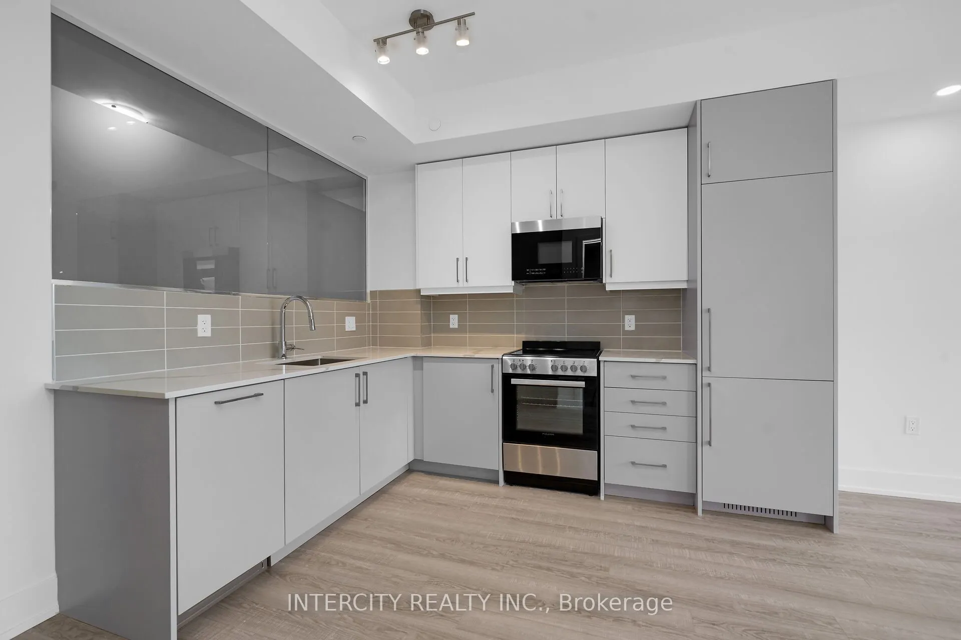 2075 King Road #326