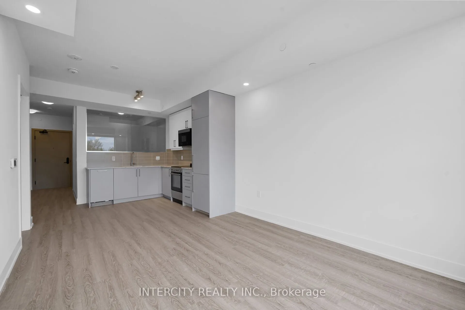 2075 King Road #326