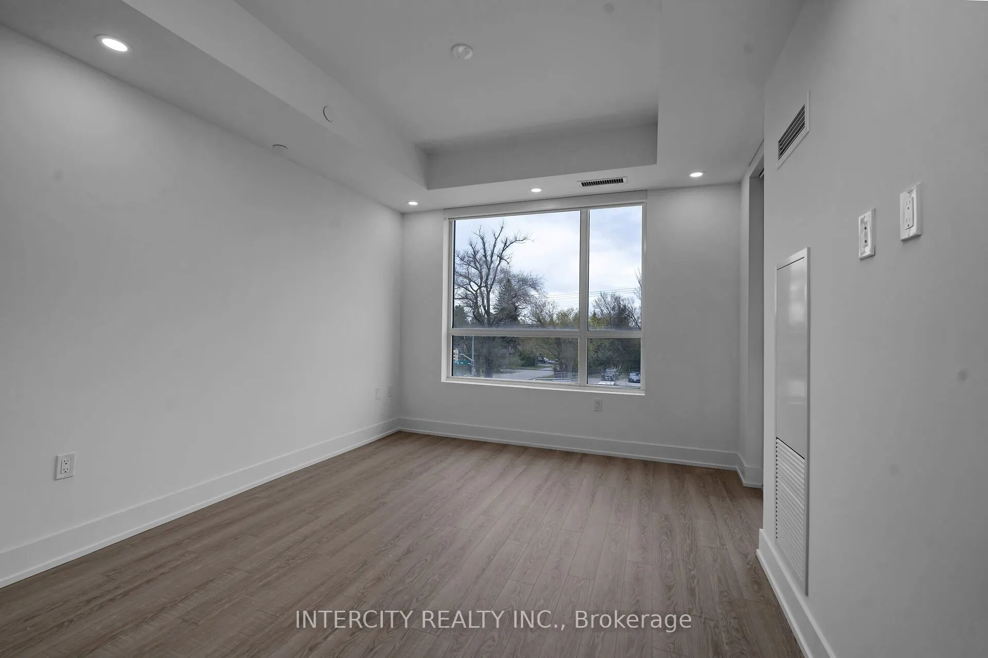 2075 King Road #326
