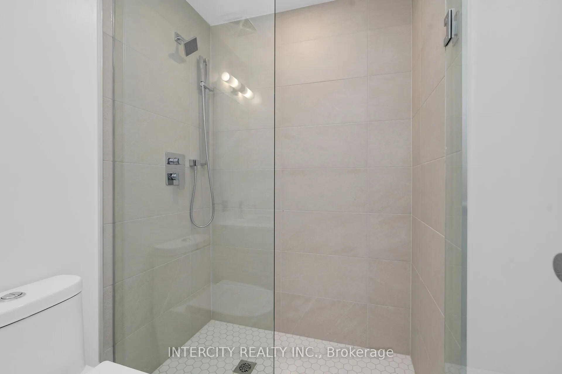 2075 King Road #326