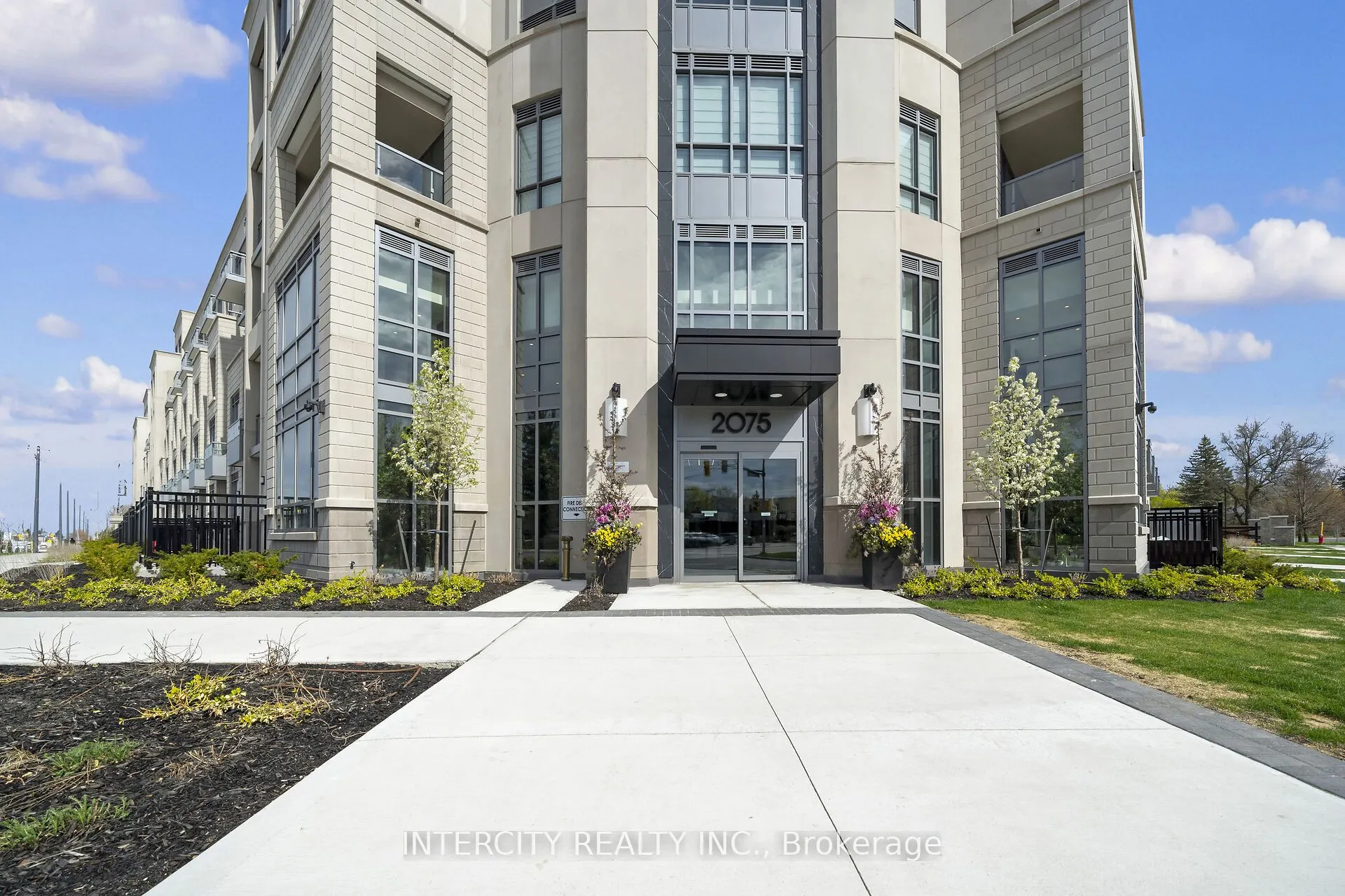 2075 King Road #326