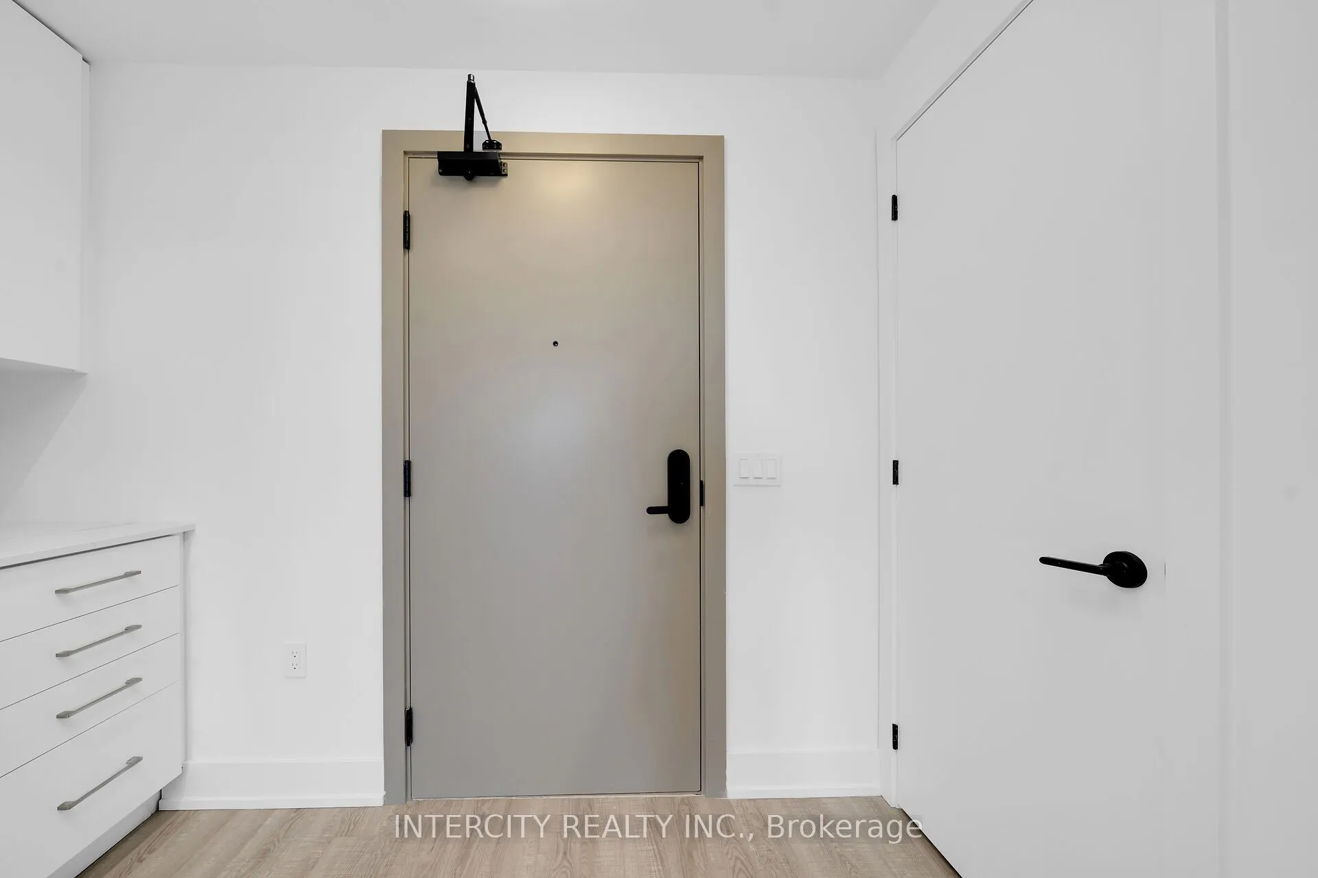 2075 King Road #333